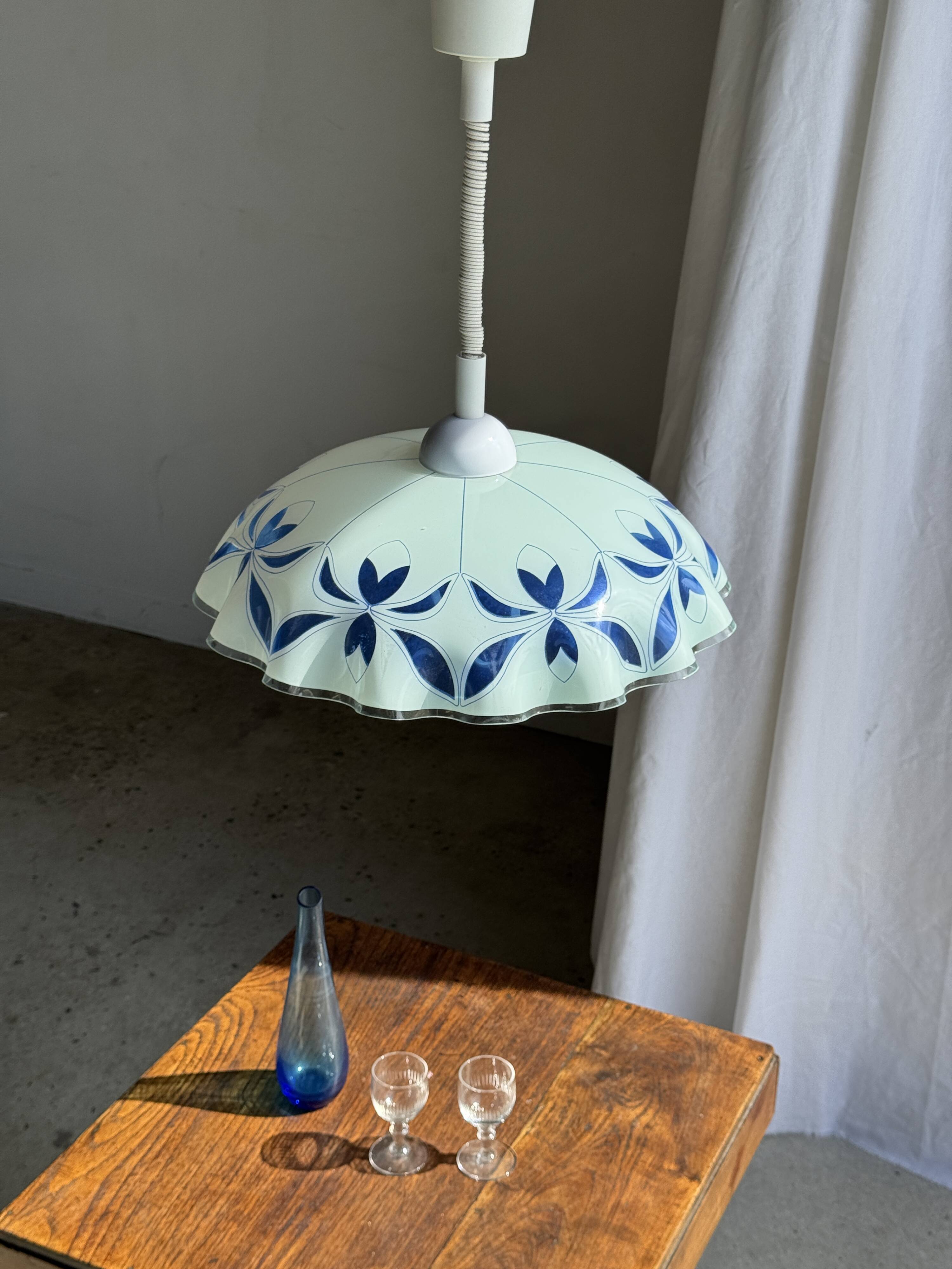Vintage suspension in white and blue glass with wavy edge D46 H53