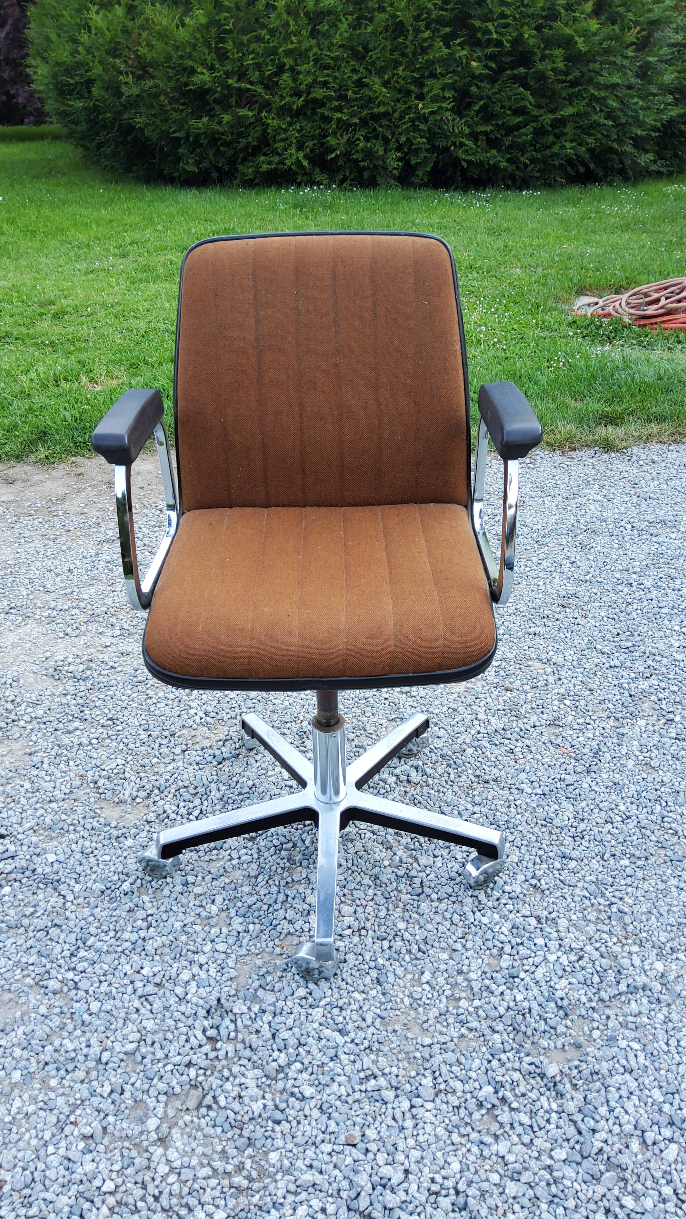 70s swivel office chair and adjustable height