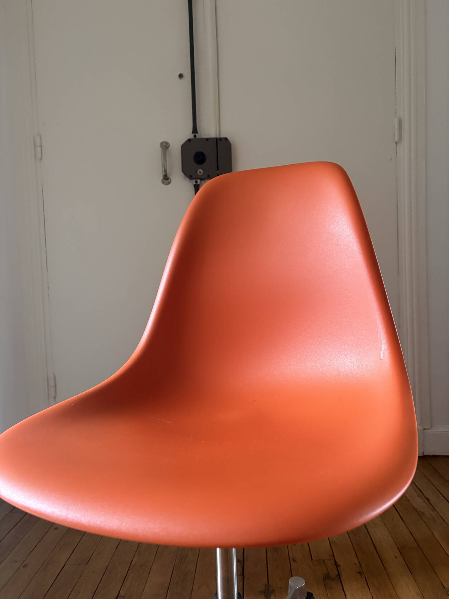 Vitra eames desk chair
