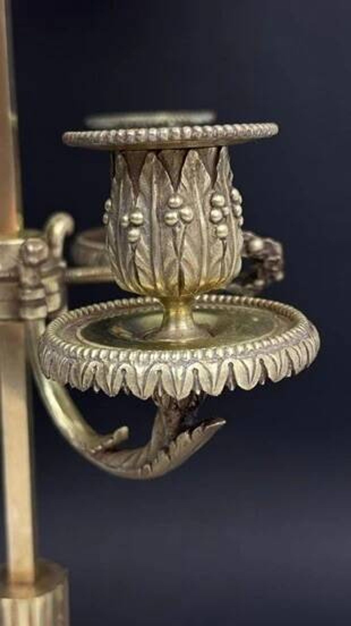 Bronze bouillotte lamp from the 19th century.