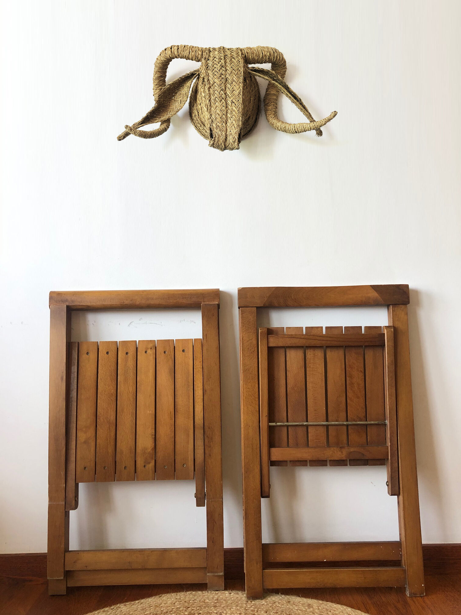 Lot of 2 folding chairs