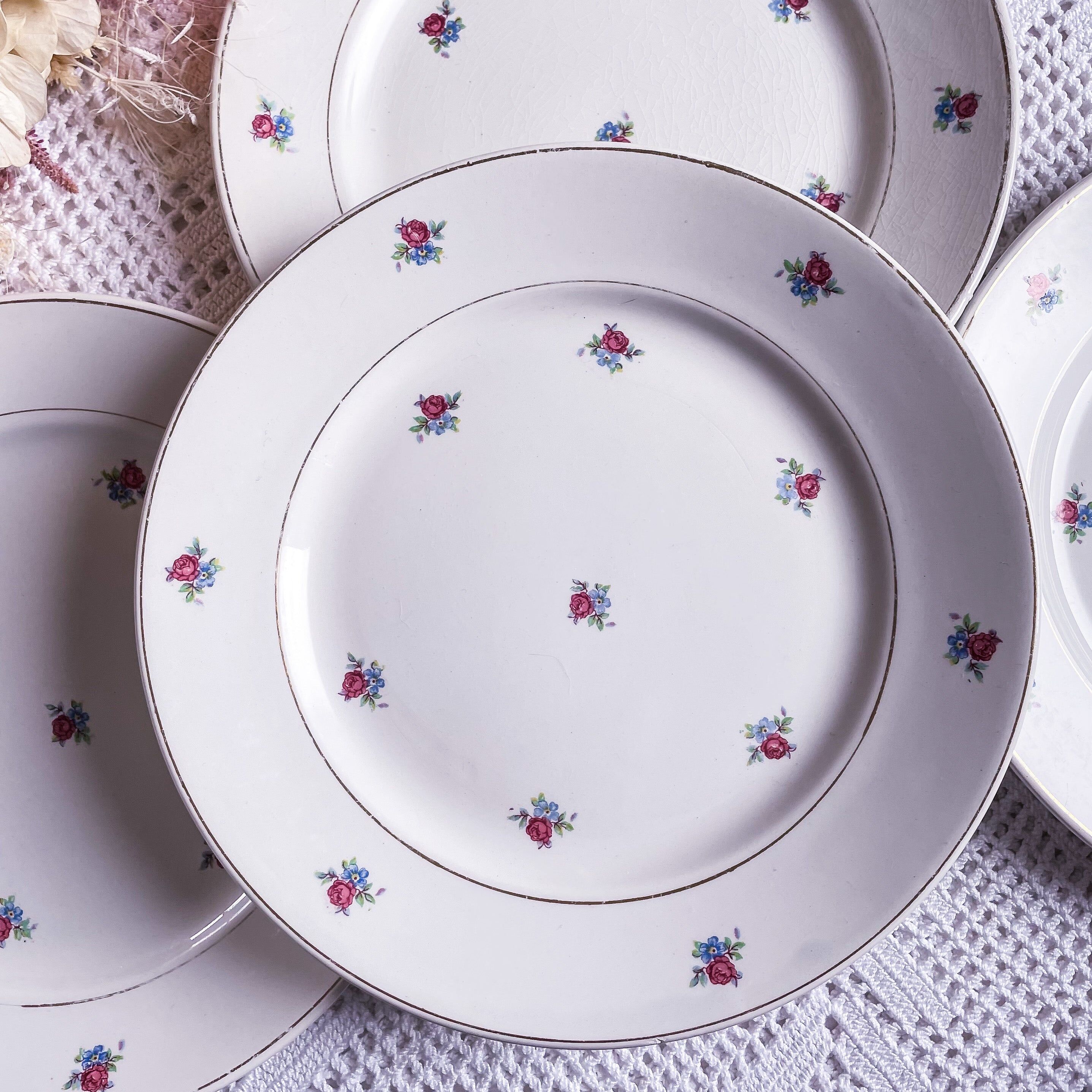 Set of 4 flowery dessert plates