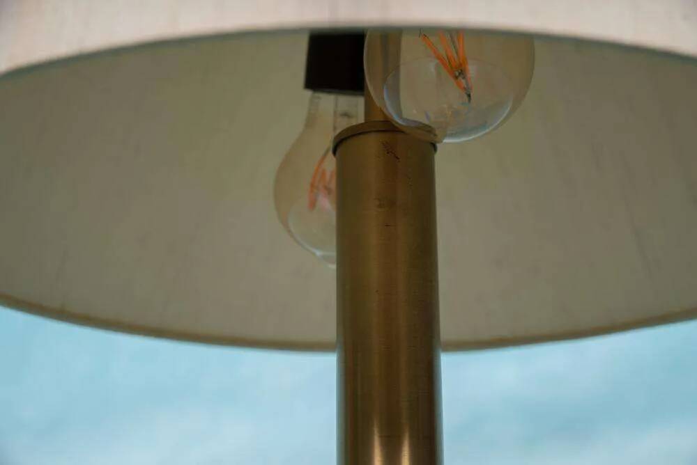 Minimalist Japandi desk lamp from the 1970s.