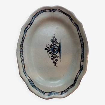 Center ceramic dish. 19th century.