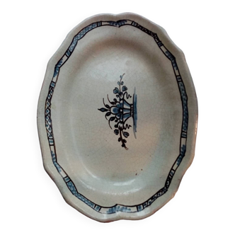 Center ceramic dish. 19th century.