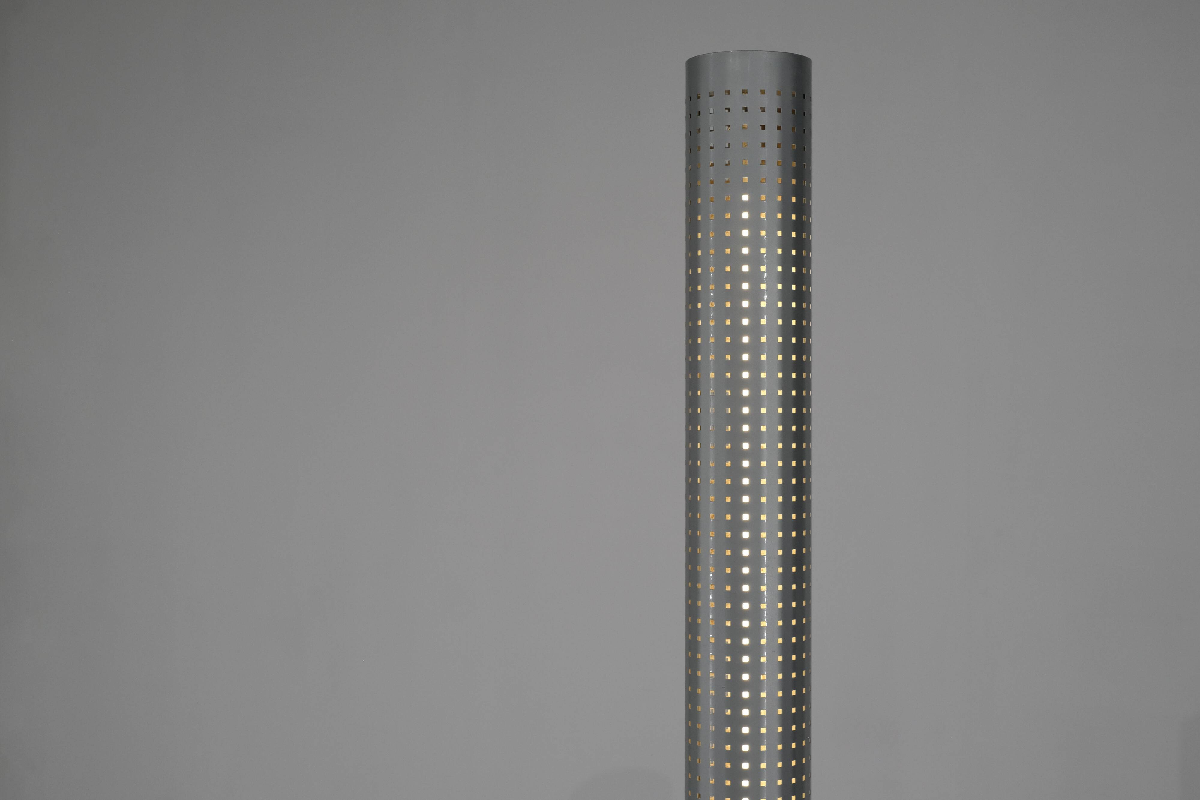 Floor lamp model "Chicago Tribune" in grey and silver enamelled metal, with