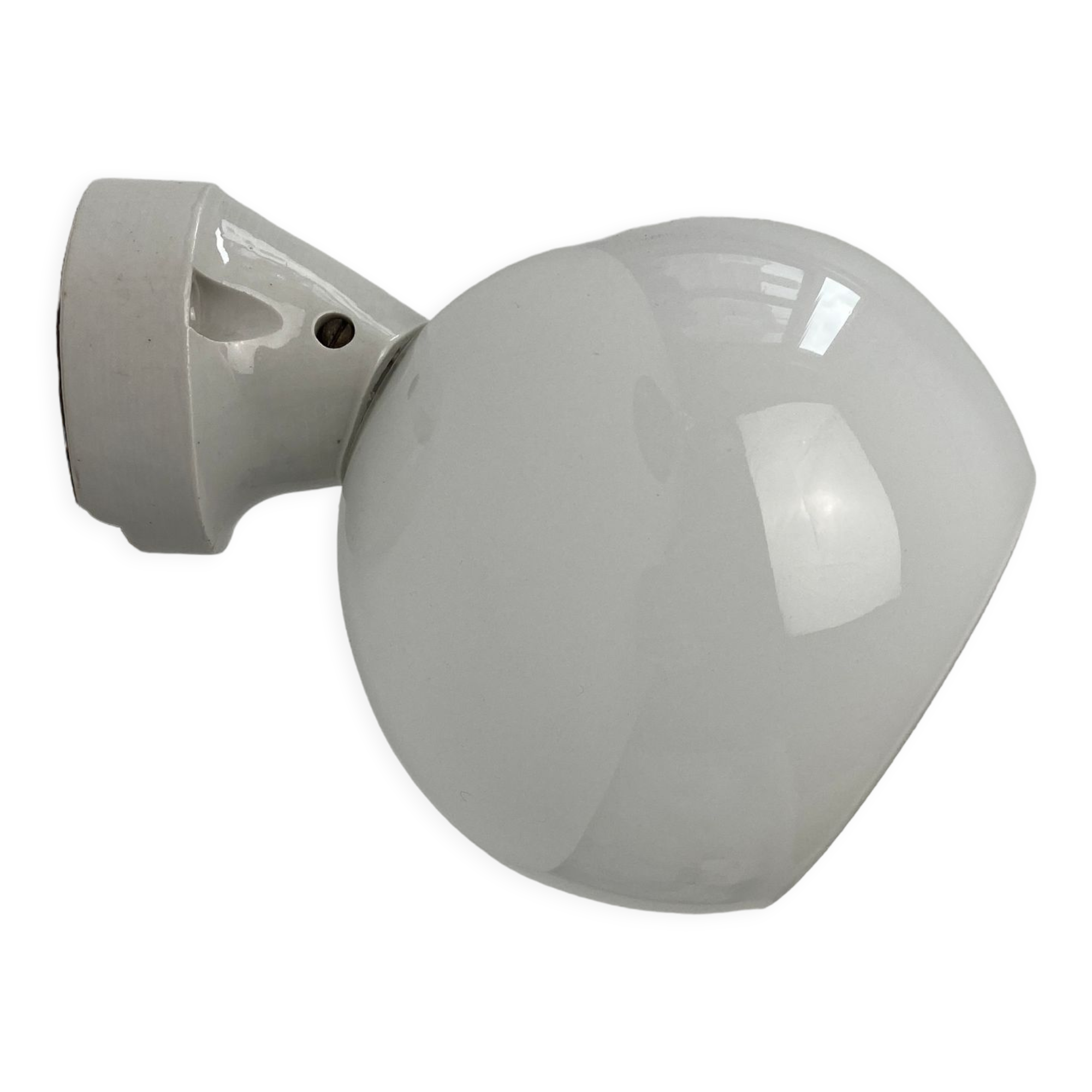 Old inclined wall lamp in opaline and ceramic