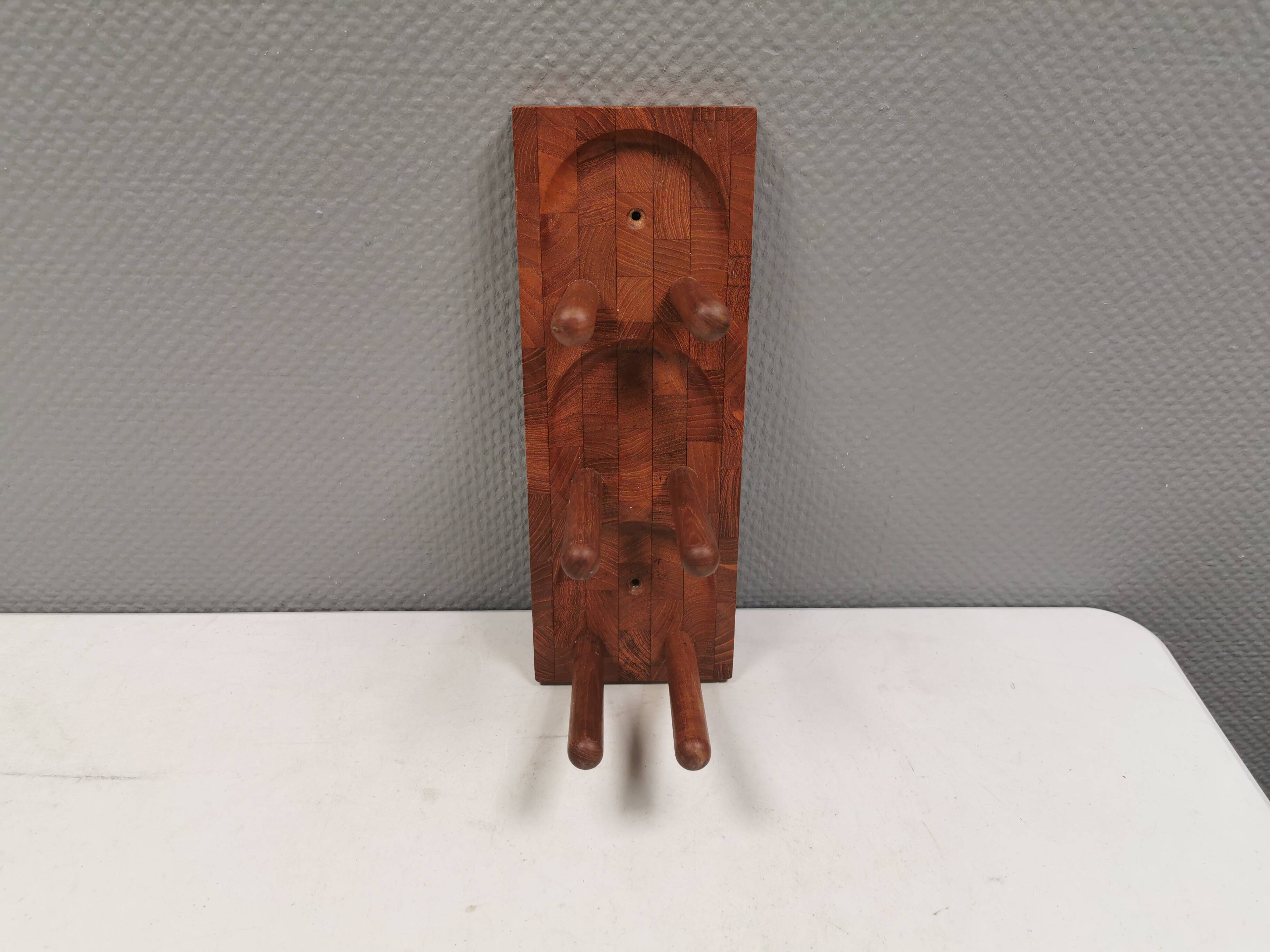 Beautiful Danish wine rack/holder for 3 bottles of wine on the wall. 1980s