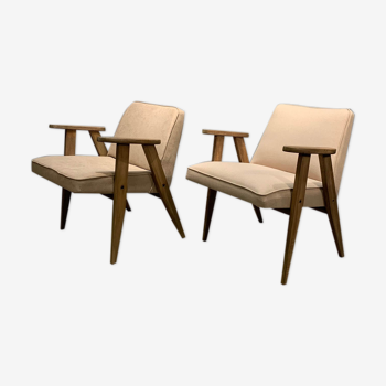 Pair of 366 armchairs, designed by J. Chierowski