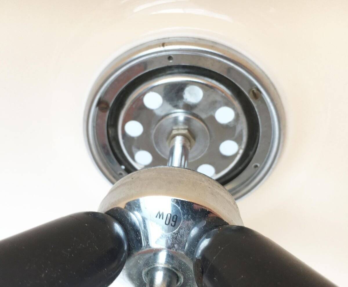 Space Age hanging lamp Cabras by Luigi Massoni for Guzzini