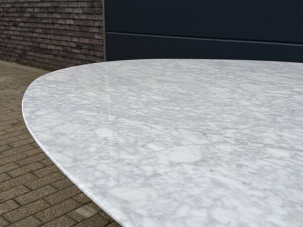 Table à manger ovale Knoll Tulip originale (244cm) en marbre de Carrare