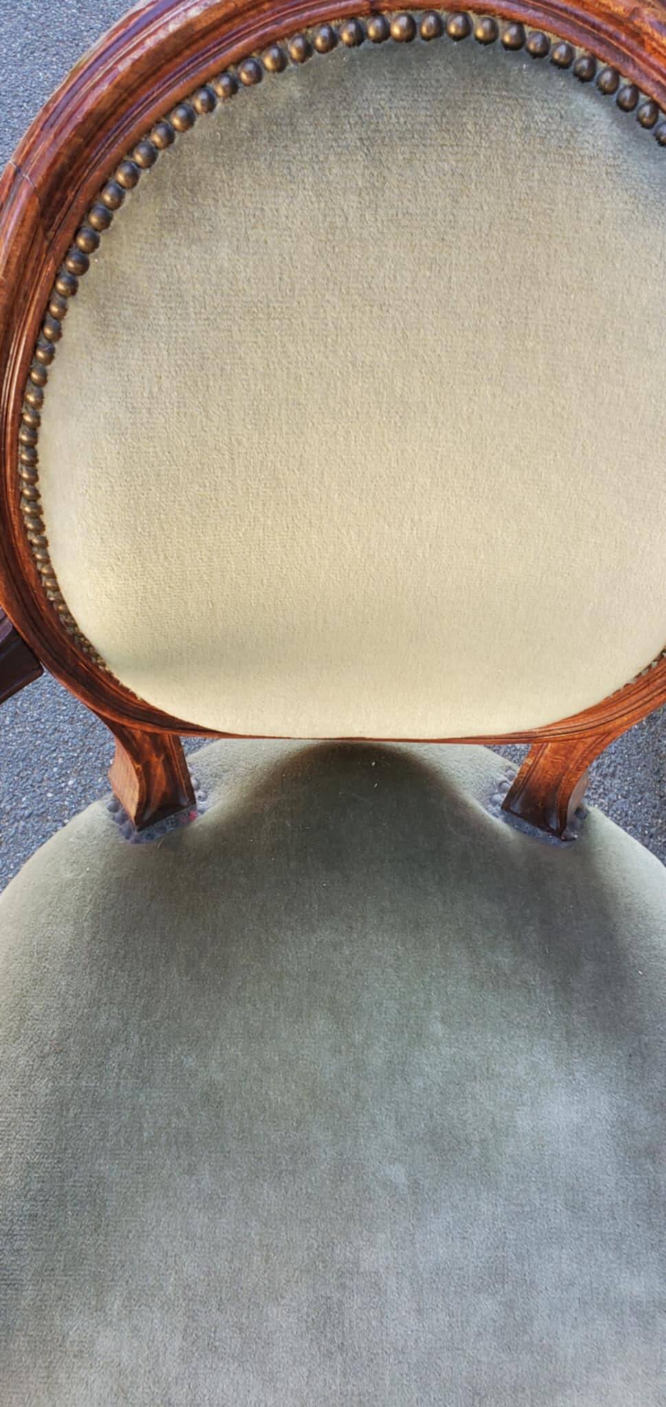 green medallion armchair