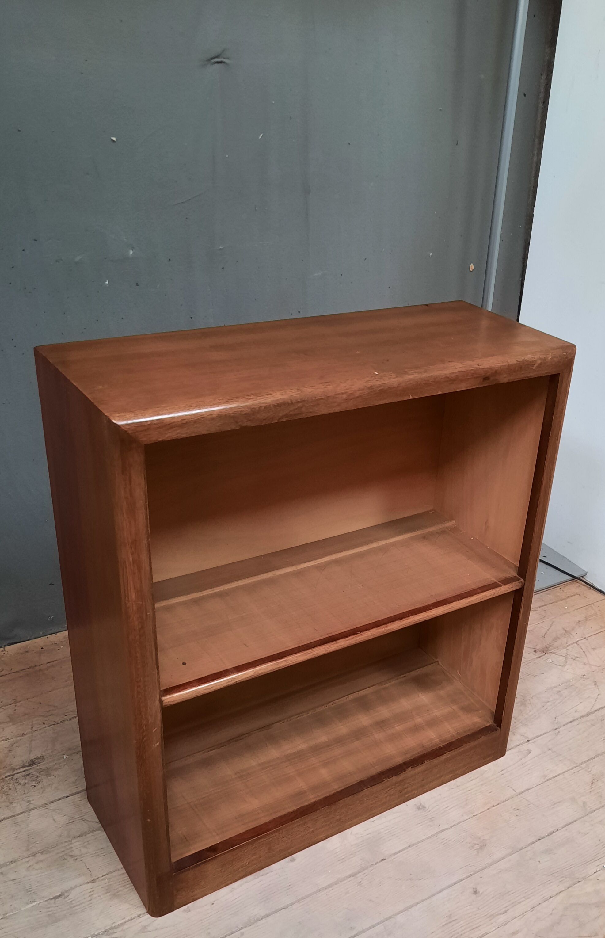 Floor on feet from the 1930s