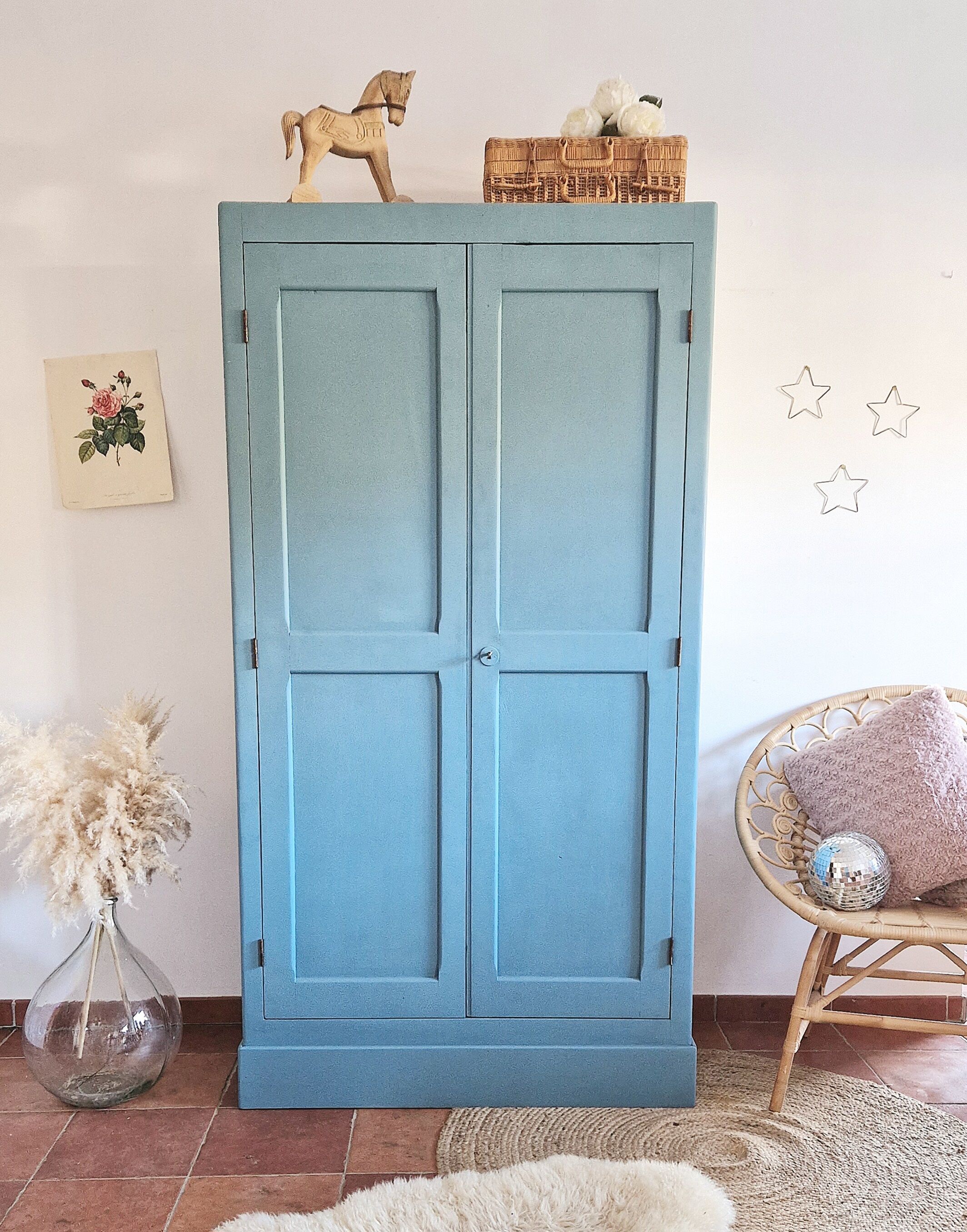 Old boarding cabinet