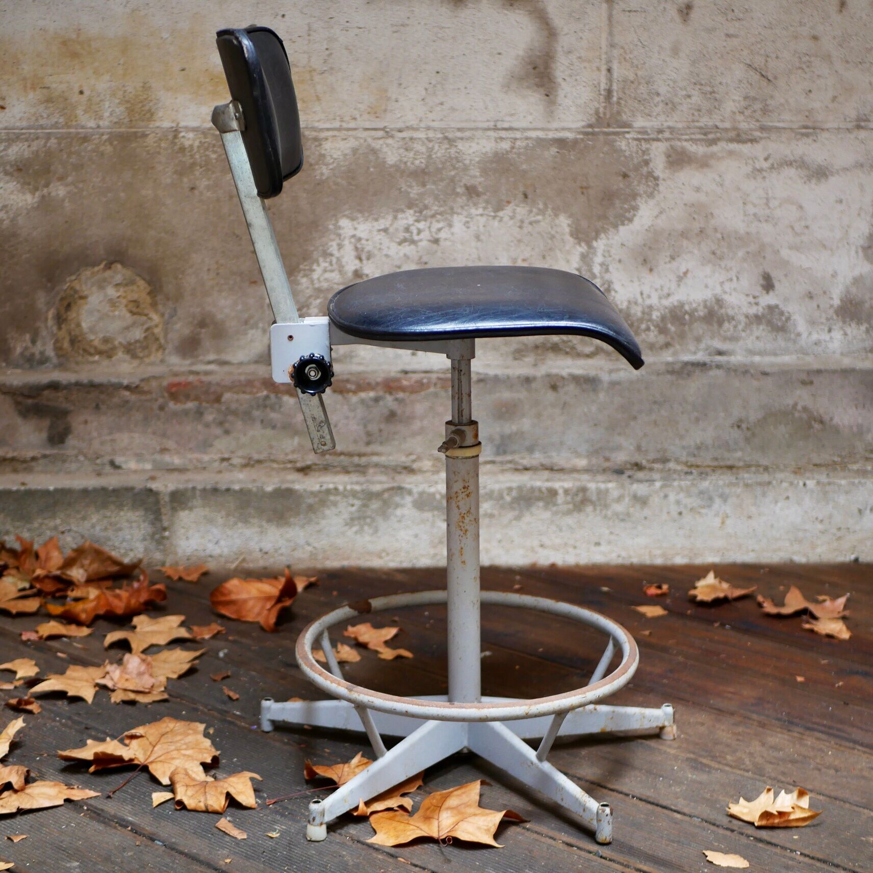 Industrial swivel chair