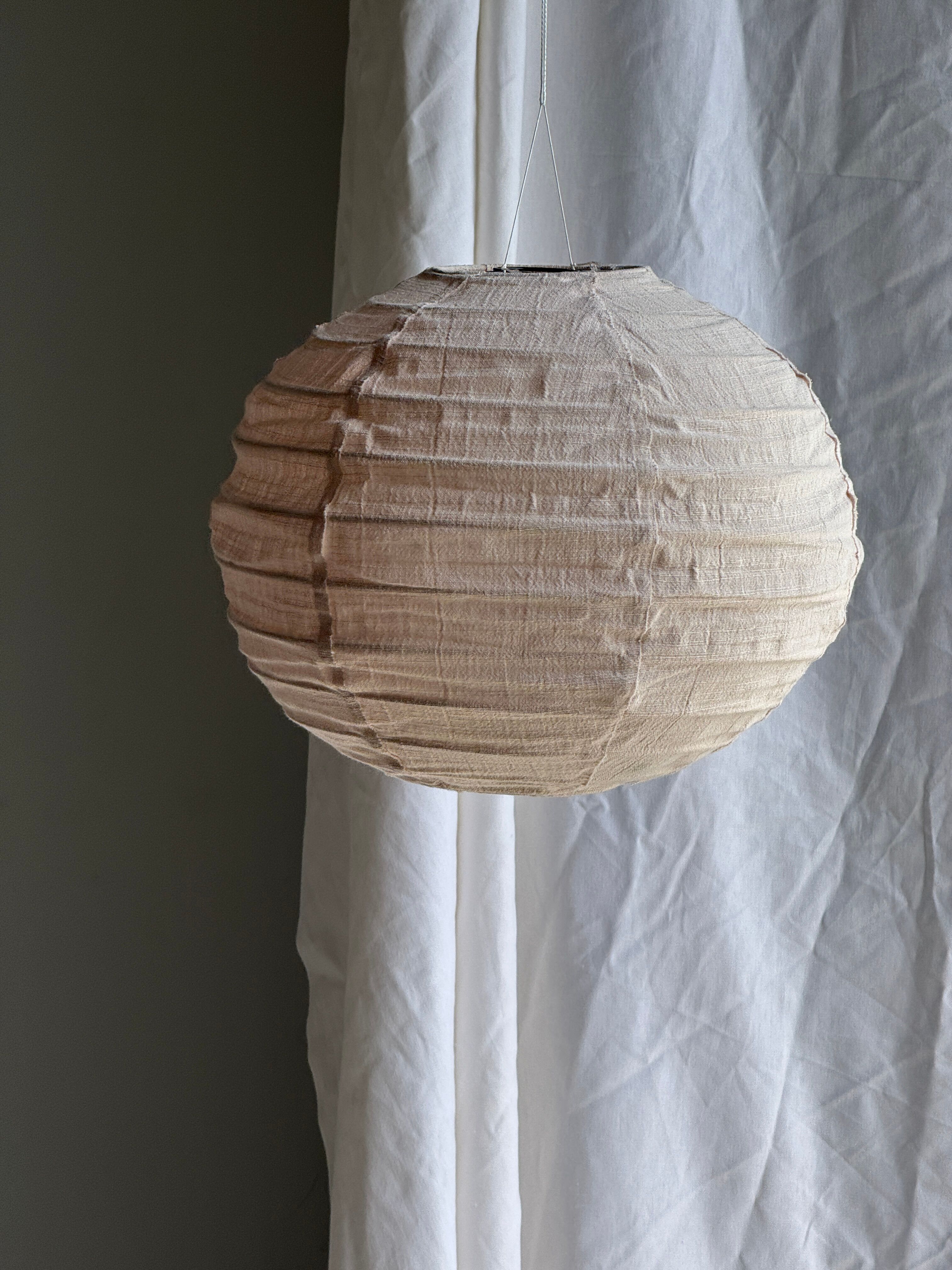 Small round pink rattan and natural linen Japanese-style pendant light D30