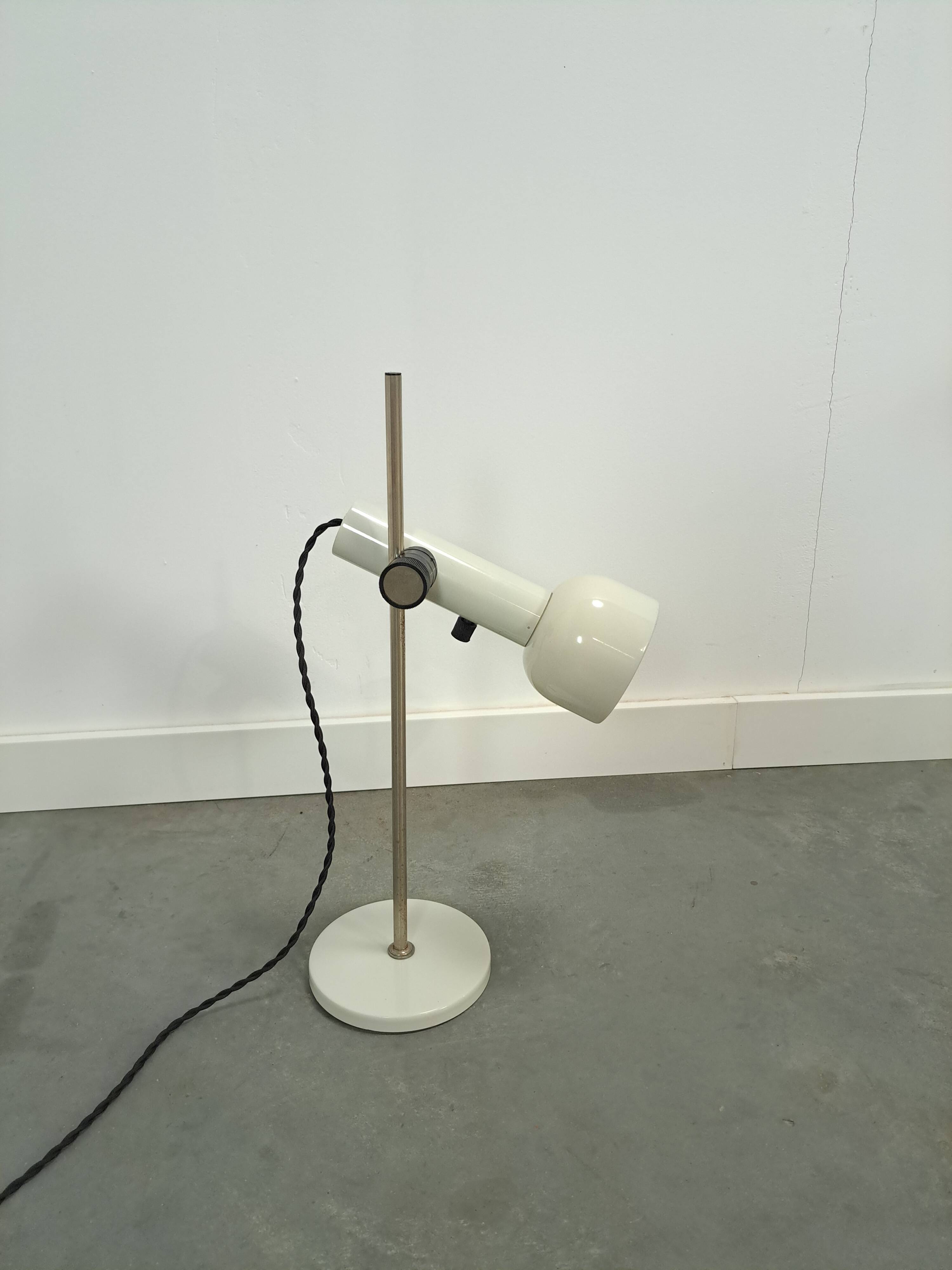 Wit metalen bureaulamp, tafellamp