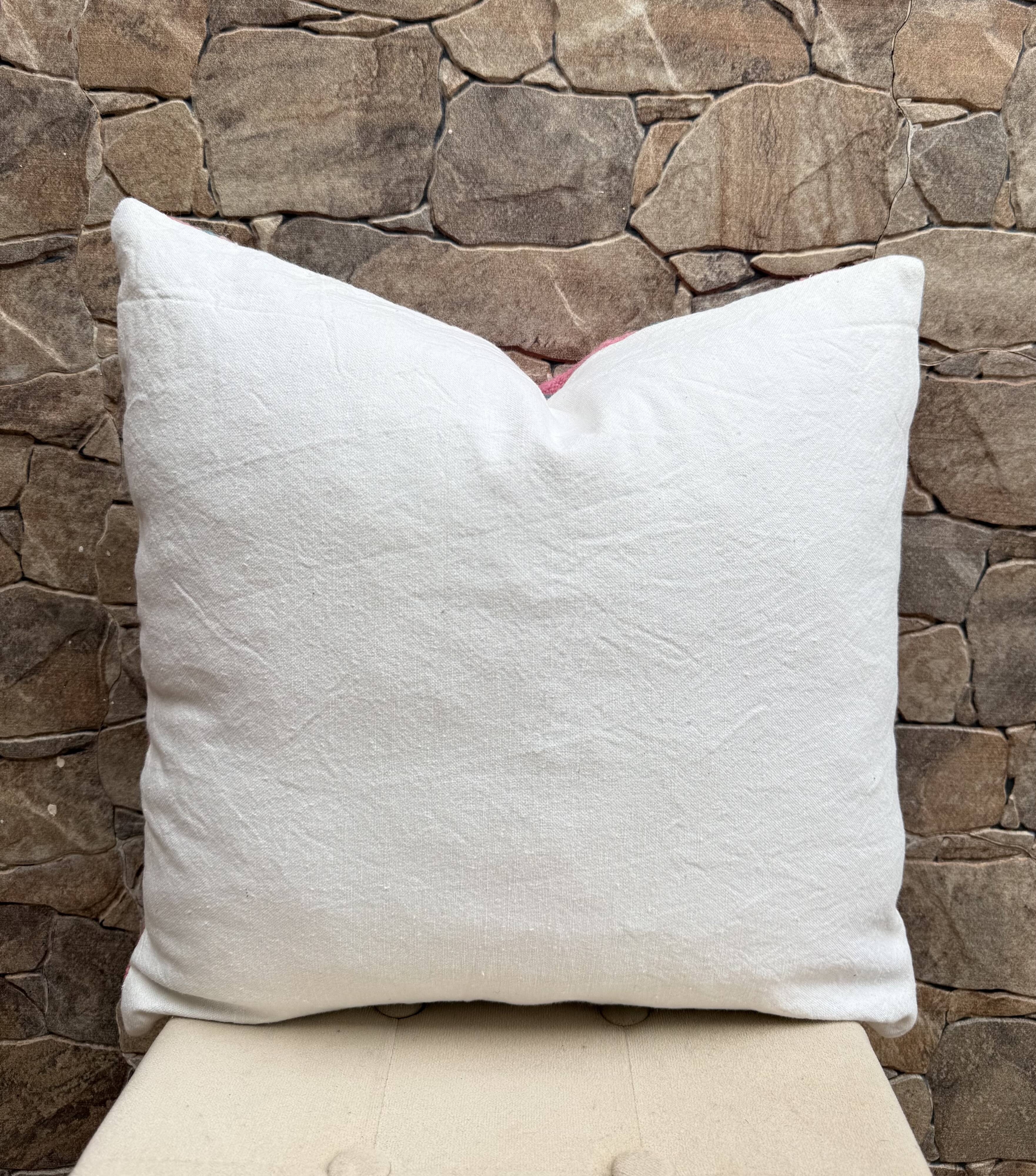 Coussin Kilim en laine berbère fait main : Coussin de sol marocain