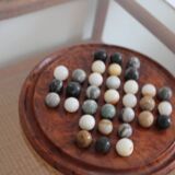 Jeu de solitaire ou boulier en minéral