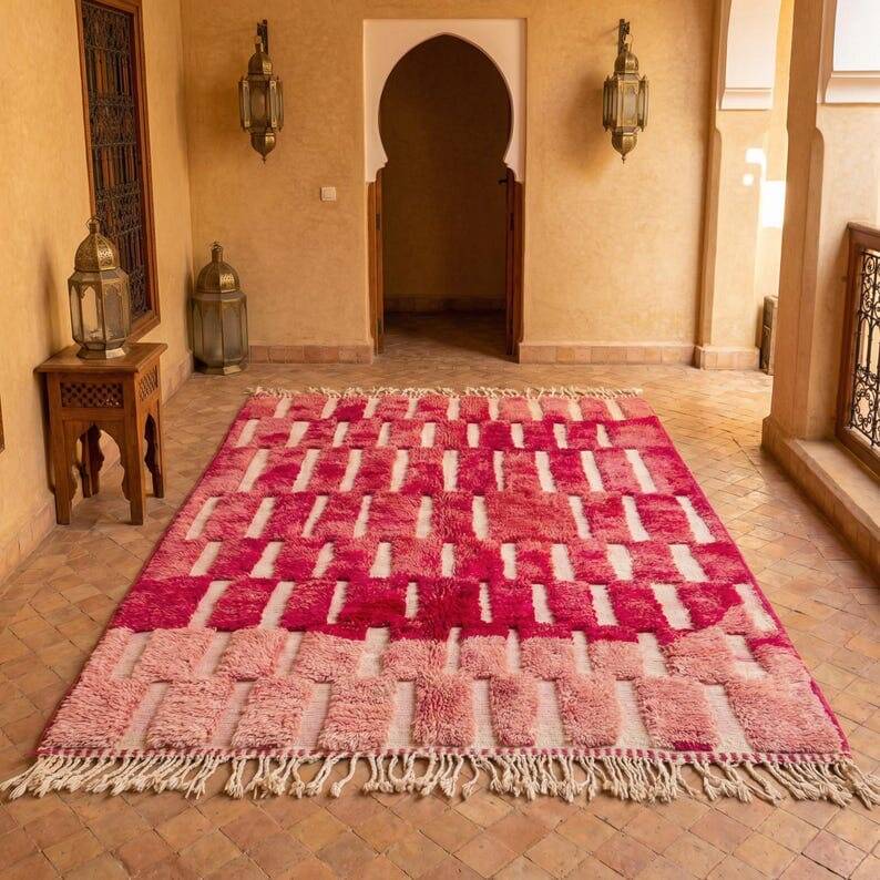 Beni Ourain Berber rug, handwoven in traditional style, size 200x300 cm.