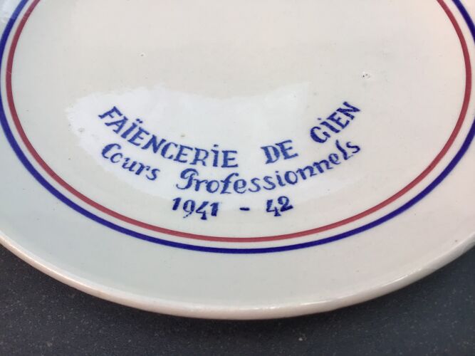Assiette ancienne faïencerie de Gien, cours professionnels 1941-42