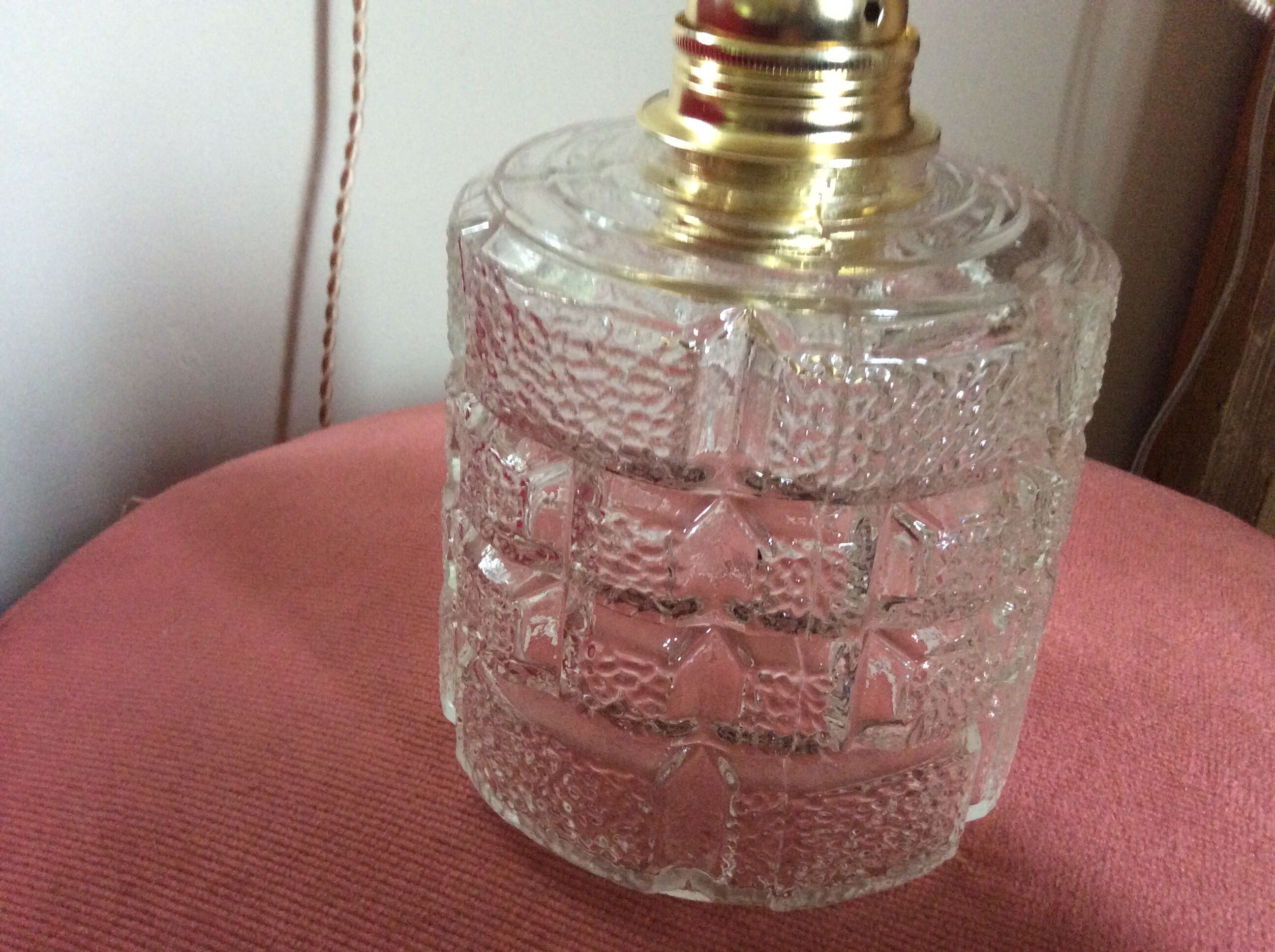 Molded glass suspension