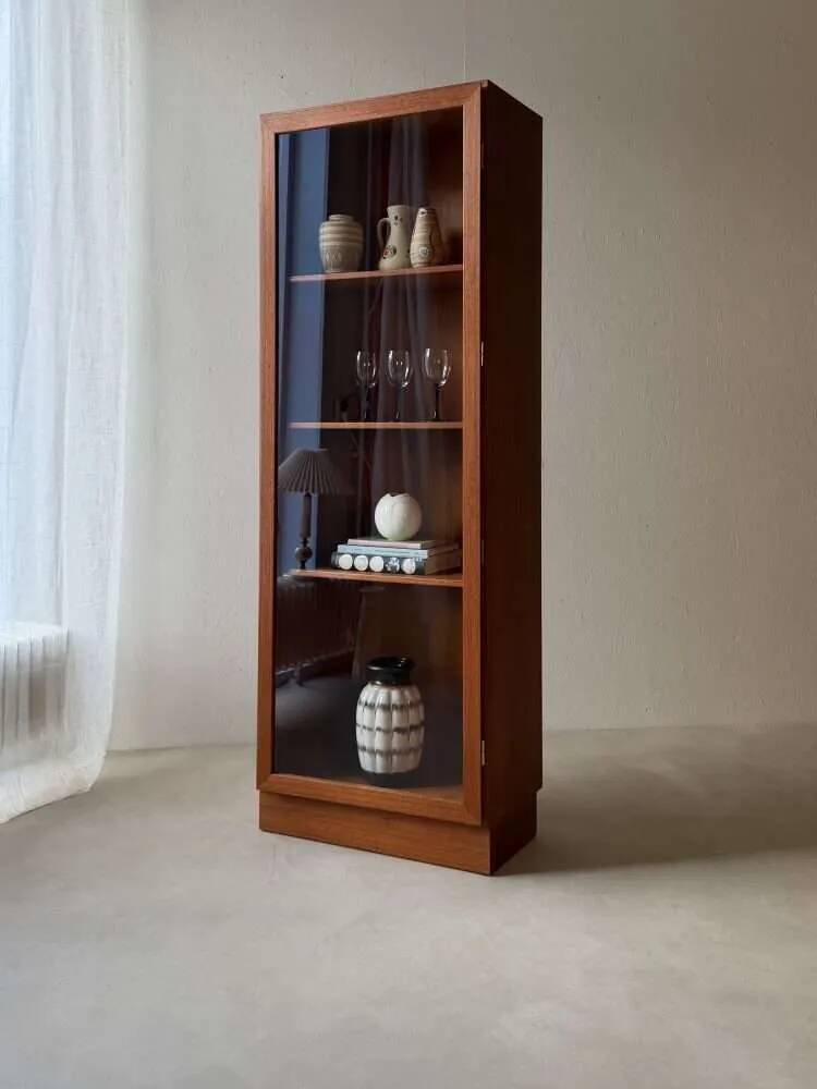 Teak display cabinet Omann Jun Danish design from the 1960s.
