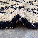 Azilal white and black Moroccan rug - 167 x 72 cm