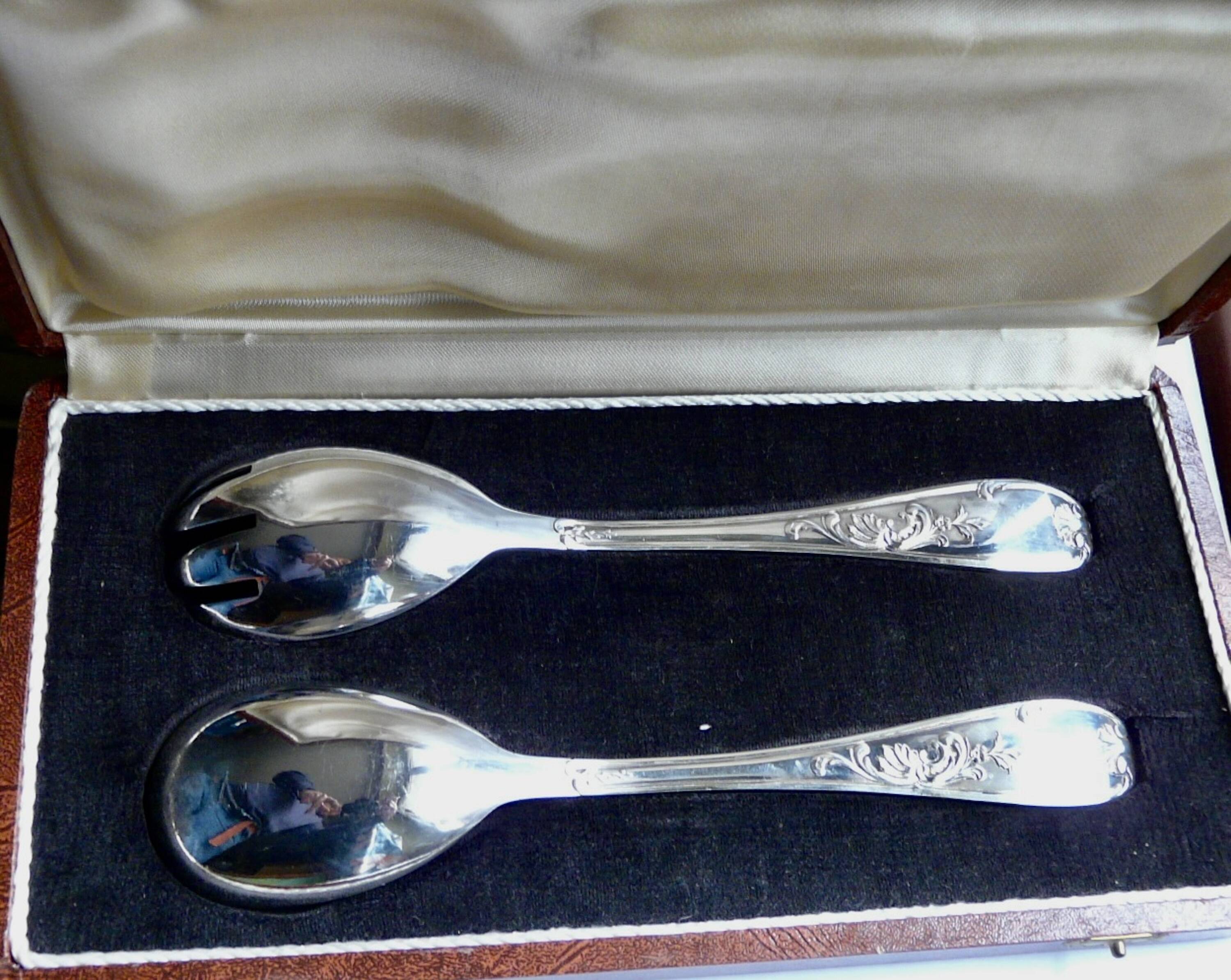 Silver metal salad cutlery set