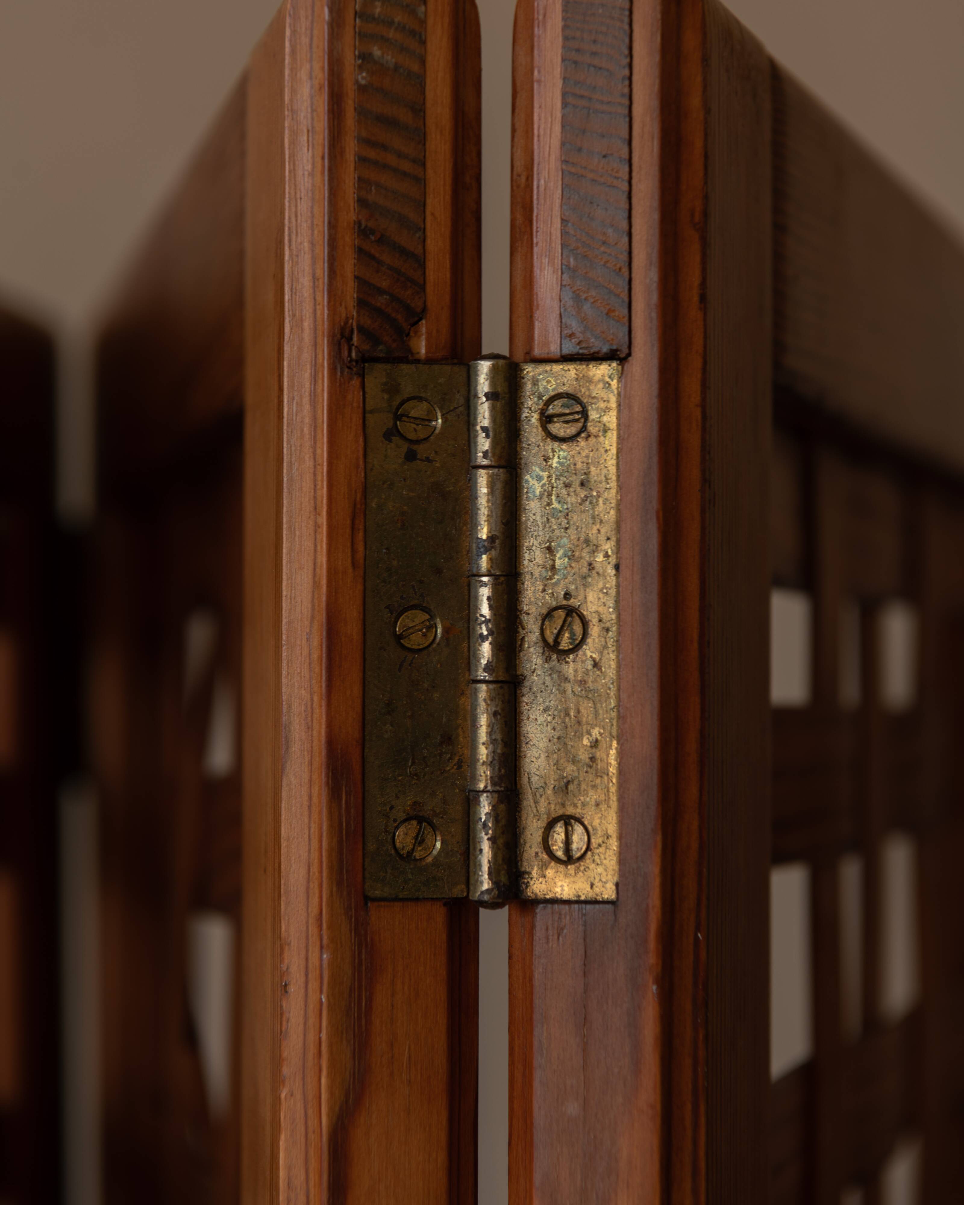 Paravent vintage en bois à 3 panneaux ajourés · Paravent pliant en pin (135 cm)