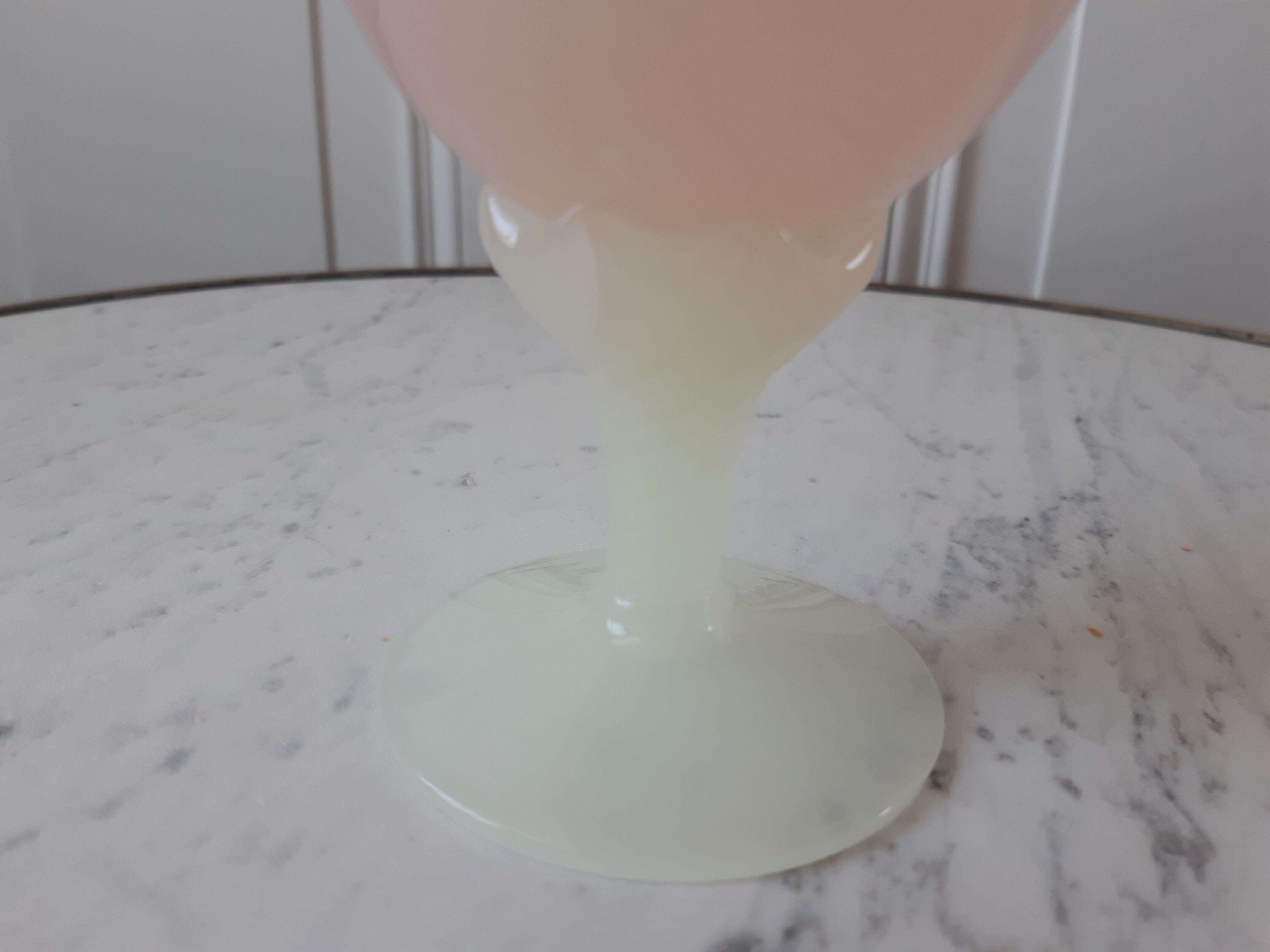 Opaline vase toothed white foot 30s