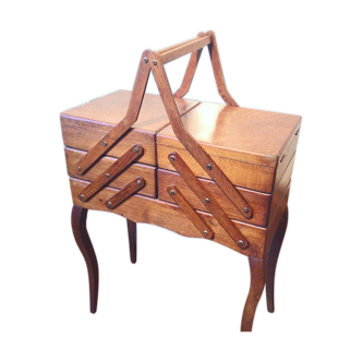 Wooden sewing worker