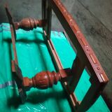 Grande table basse en marbre crème, piètement en bois de merisier massif