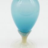 Vase en opaline bleu et blanc