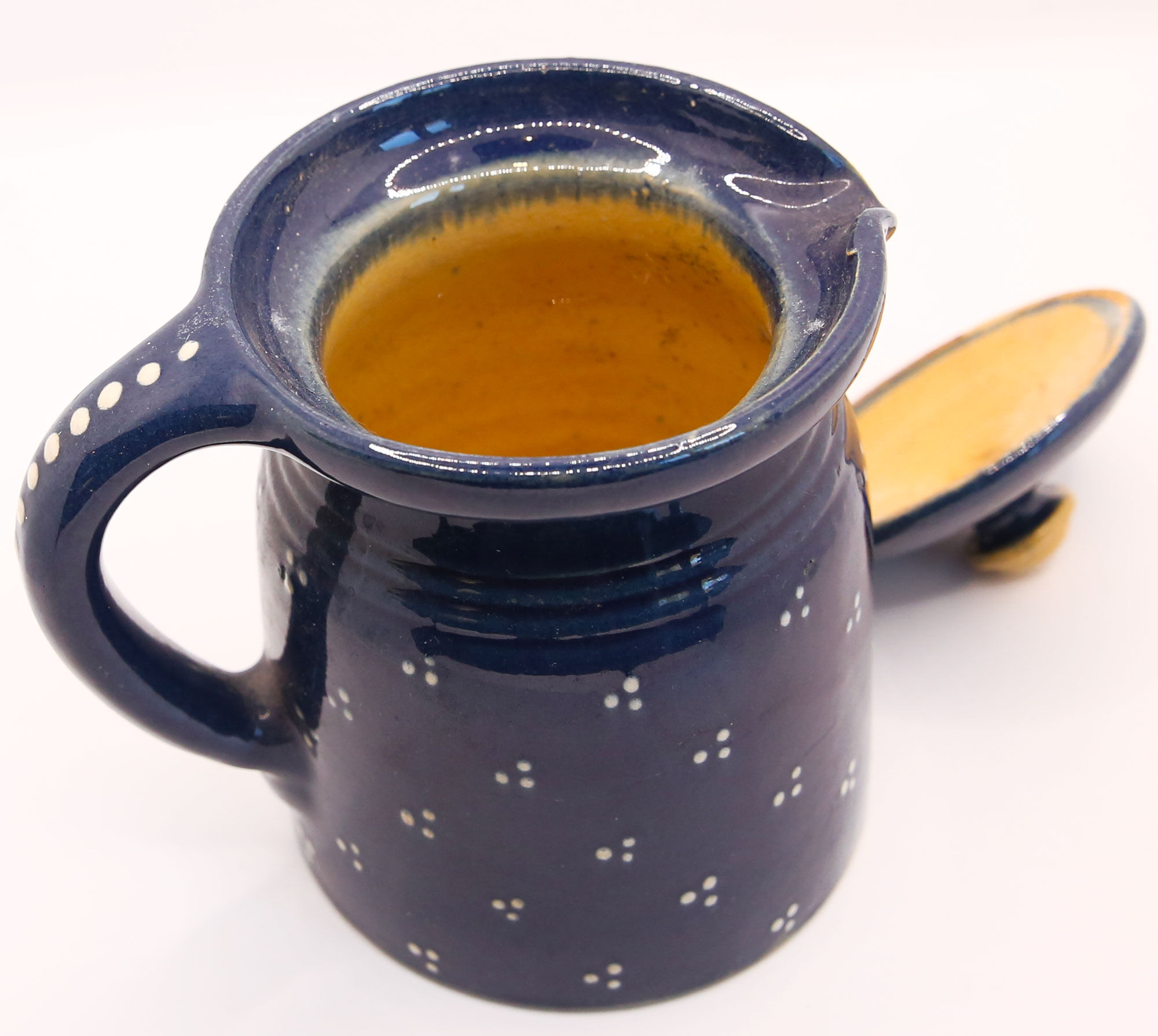 Pitcher and navy blue lid with off-white peas
