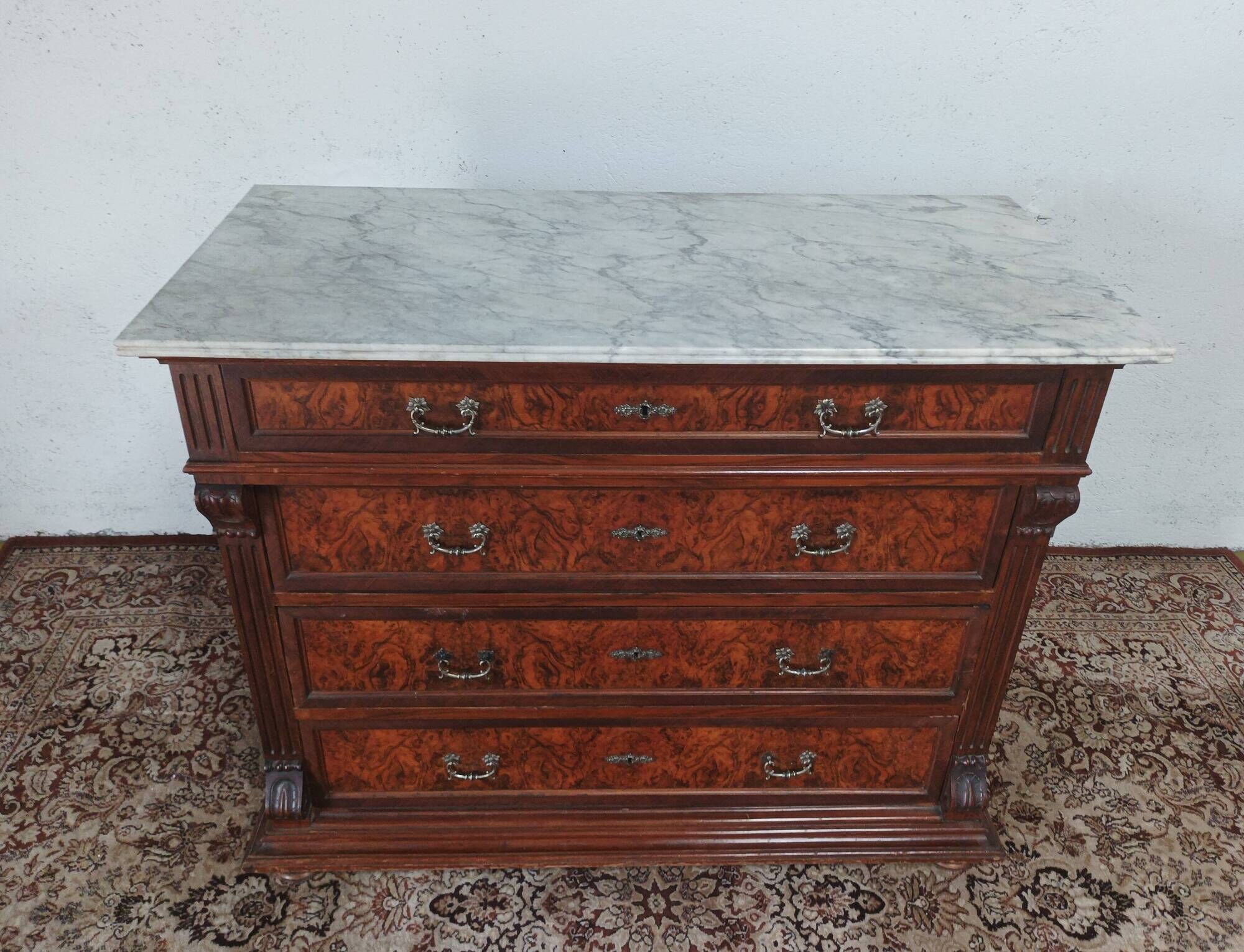 Neo-Renaissance Henri II chest of drawers in walnut burr