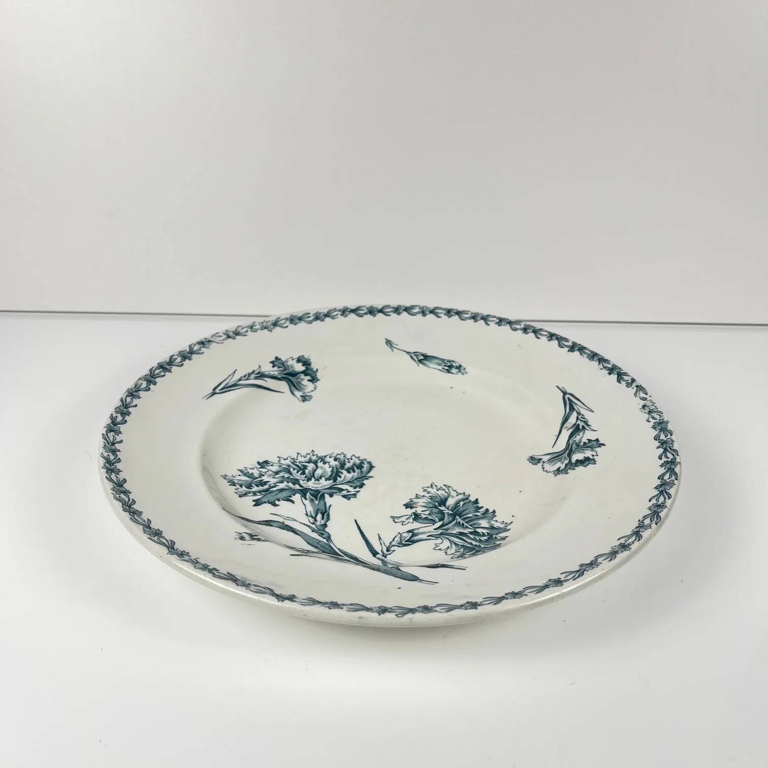 Round plate model "Carnation", KG Lunéville, ironstone, 19th century