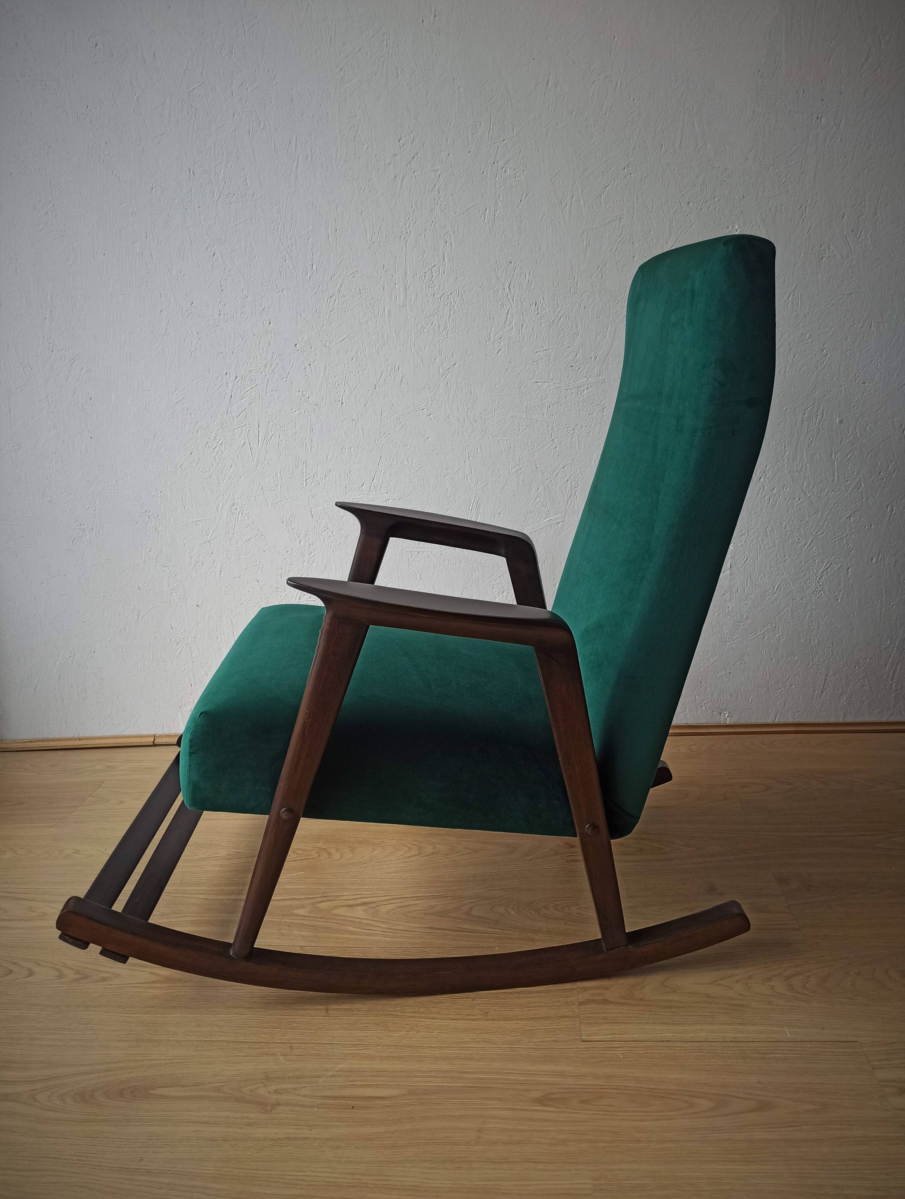 Fauteuil à bascule vintage des années 50.