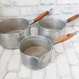 Lot de 3 casseroles antiques en aluminium , manche bois , années 40