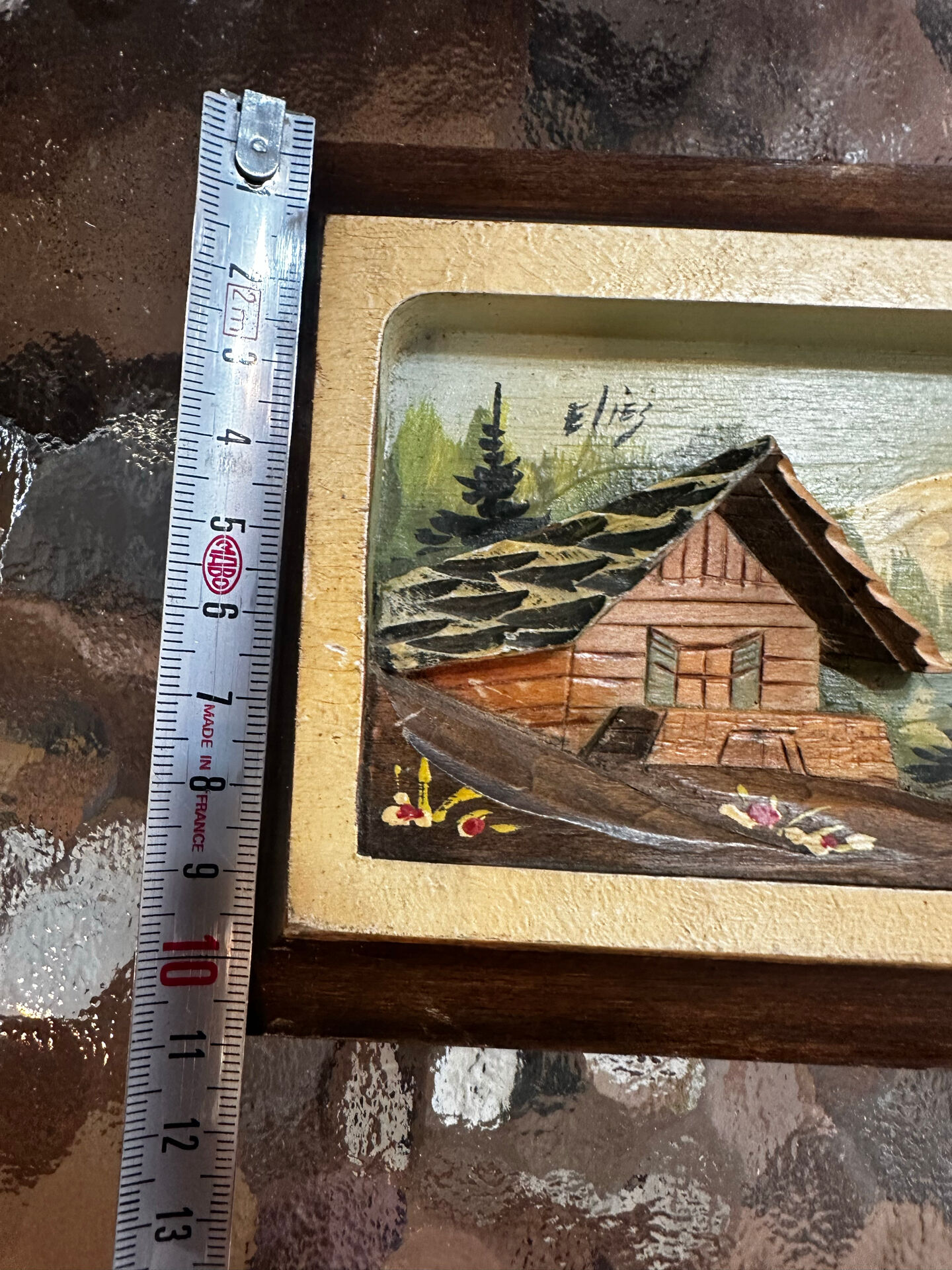 Tableau alpin vintage en bois sculpté et peint