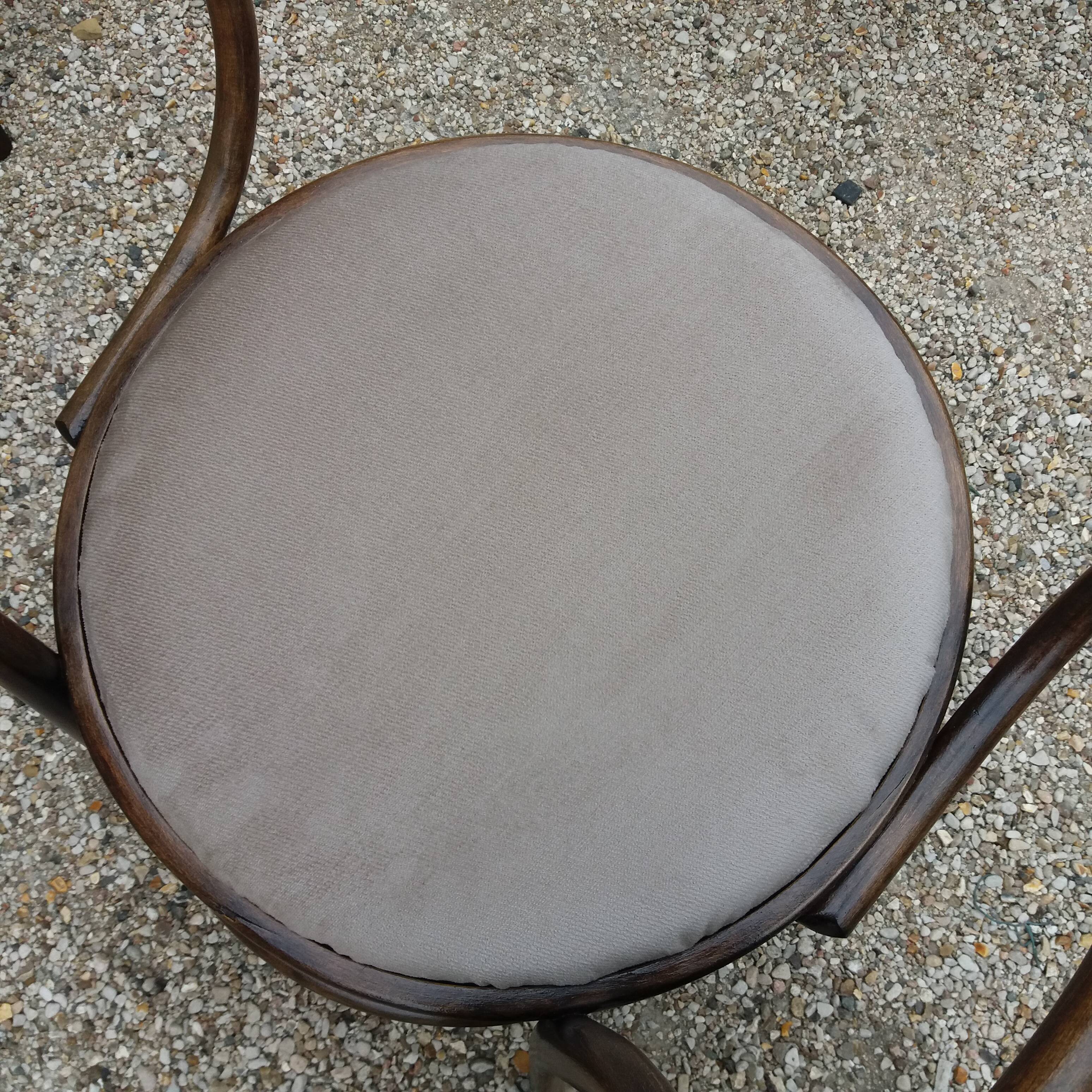 Set of 4 209 Thonet chairs