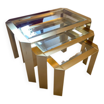 Ensemble de 3 tables d'appoint en métal doré et verre