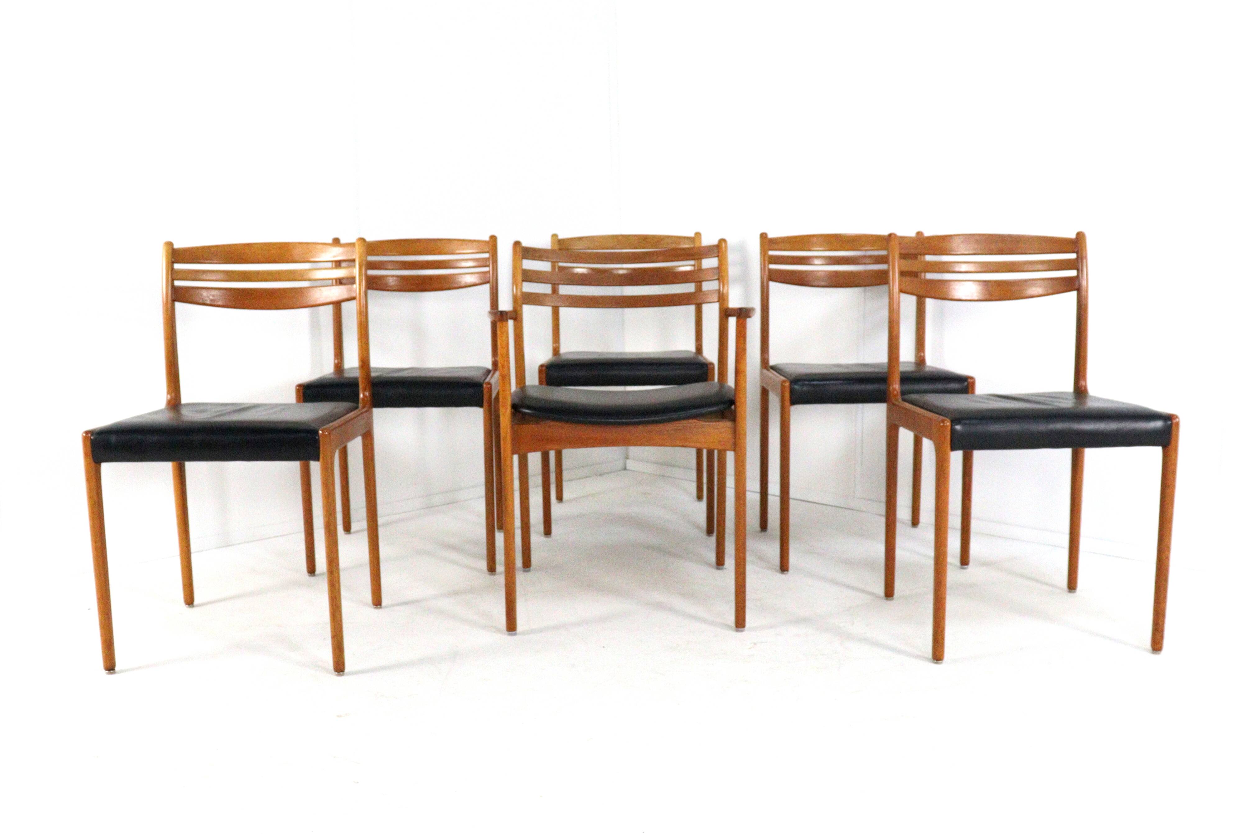 Set of 5 + 1 dining chairs 'Give' danish design