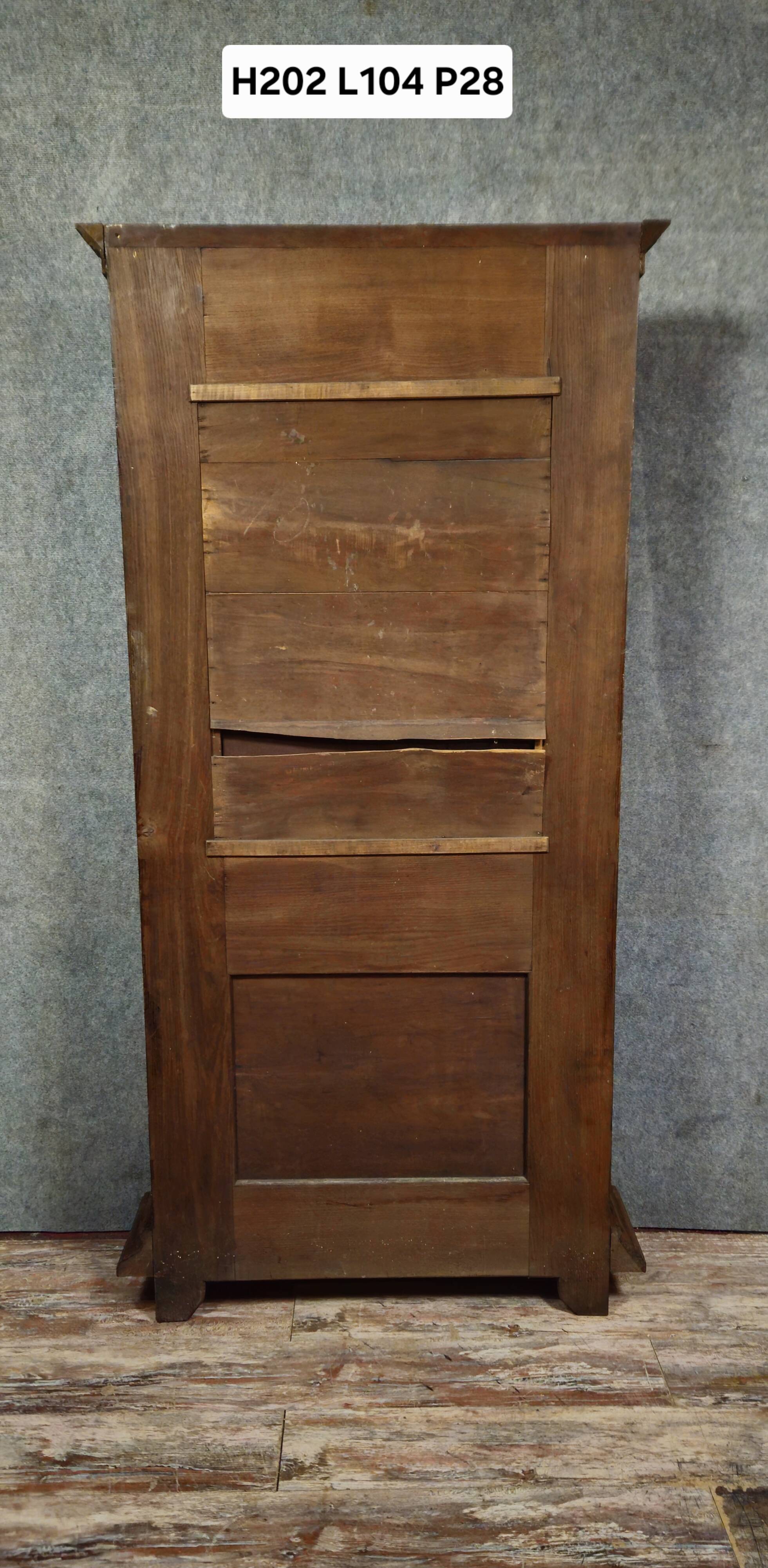 Coat rack - antique entrance furniture in walnut, dating from the late 19th century.