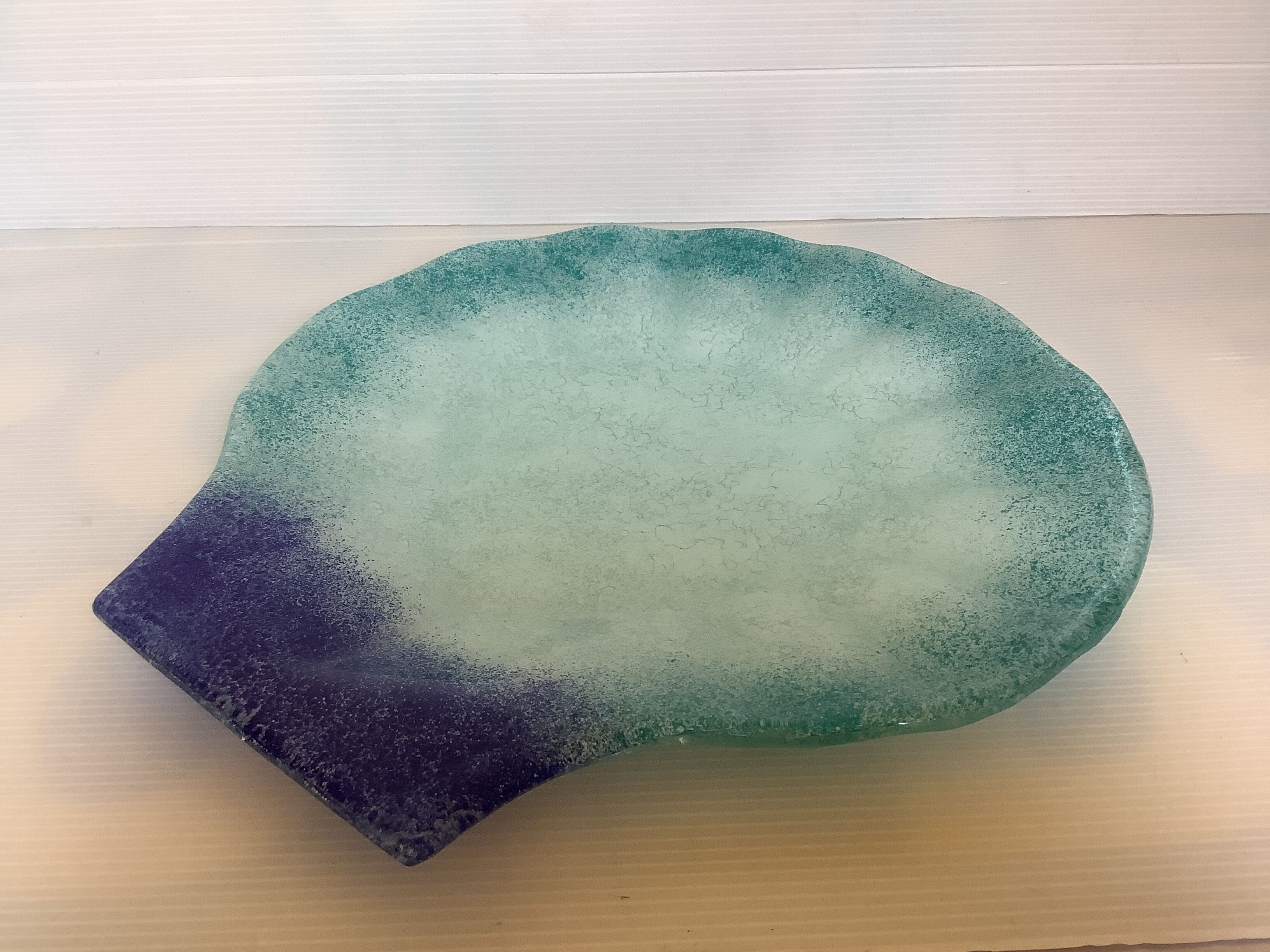 Blue glass paste pocket emptier