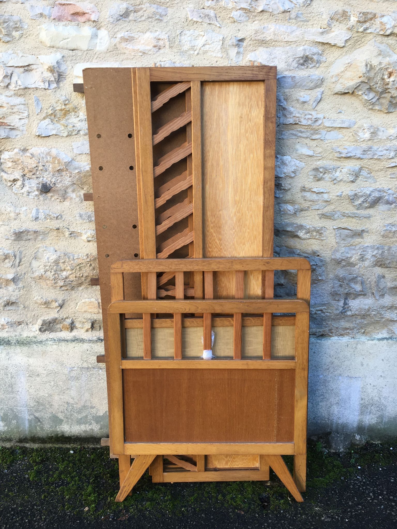 Lit enfant en bois pied compas