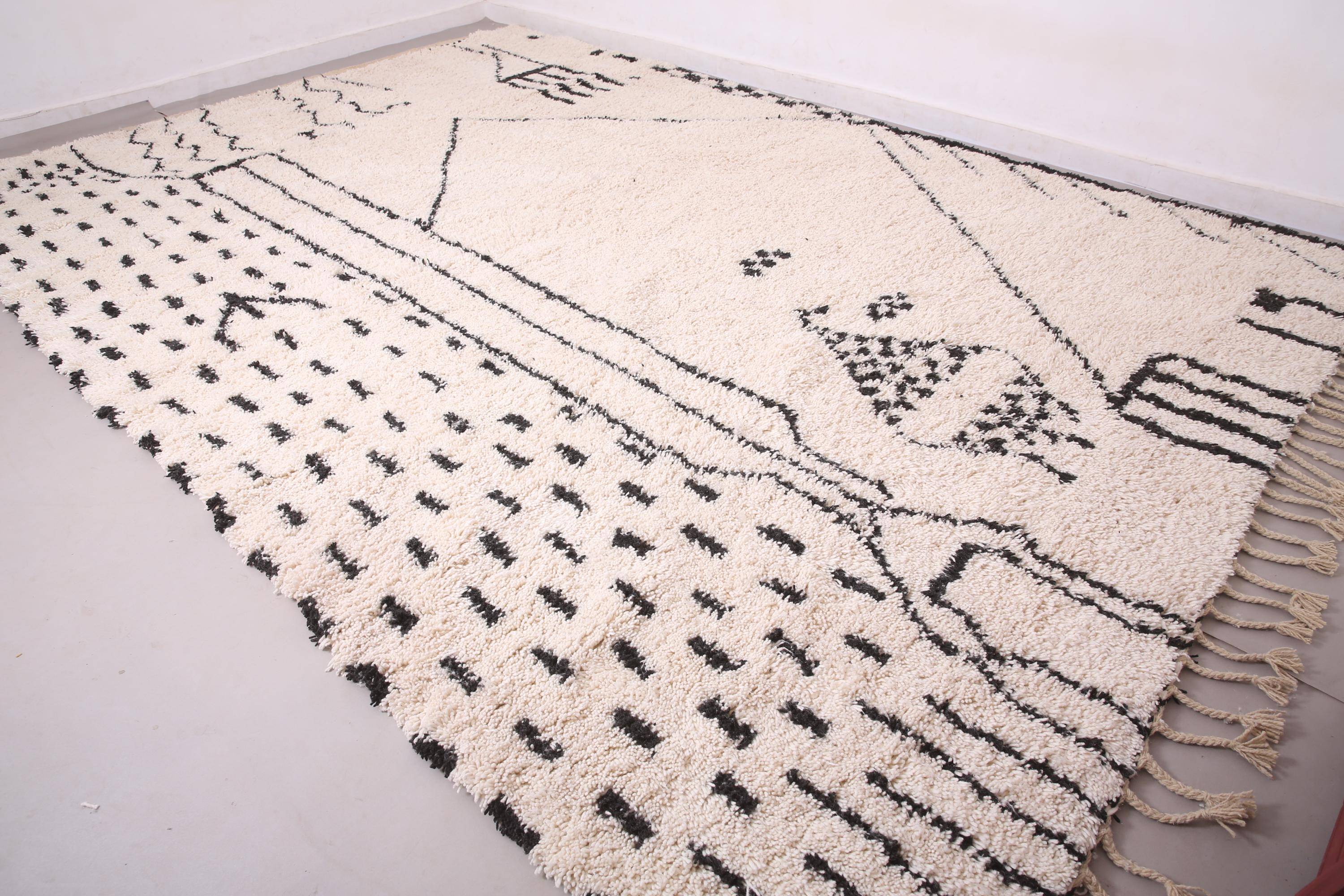 Unique natural wool Moroccan rug 3x2 m