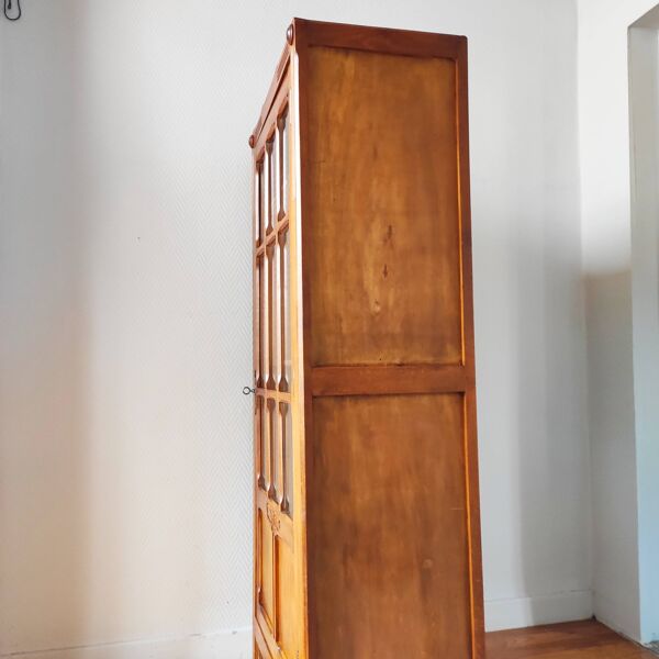Armoire parisienne vitrine