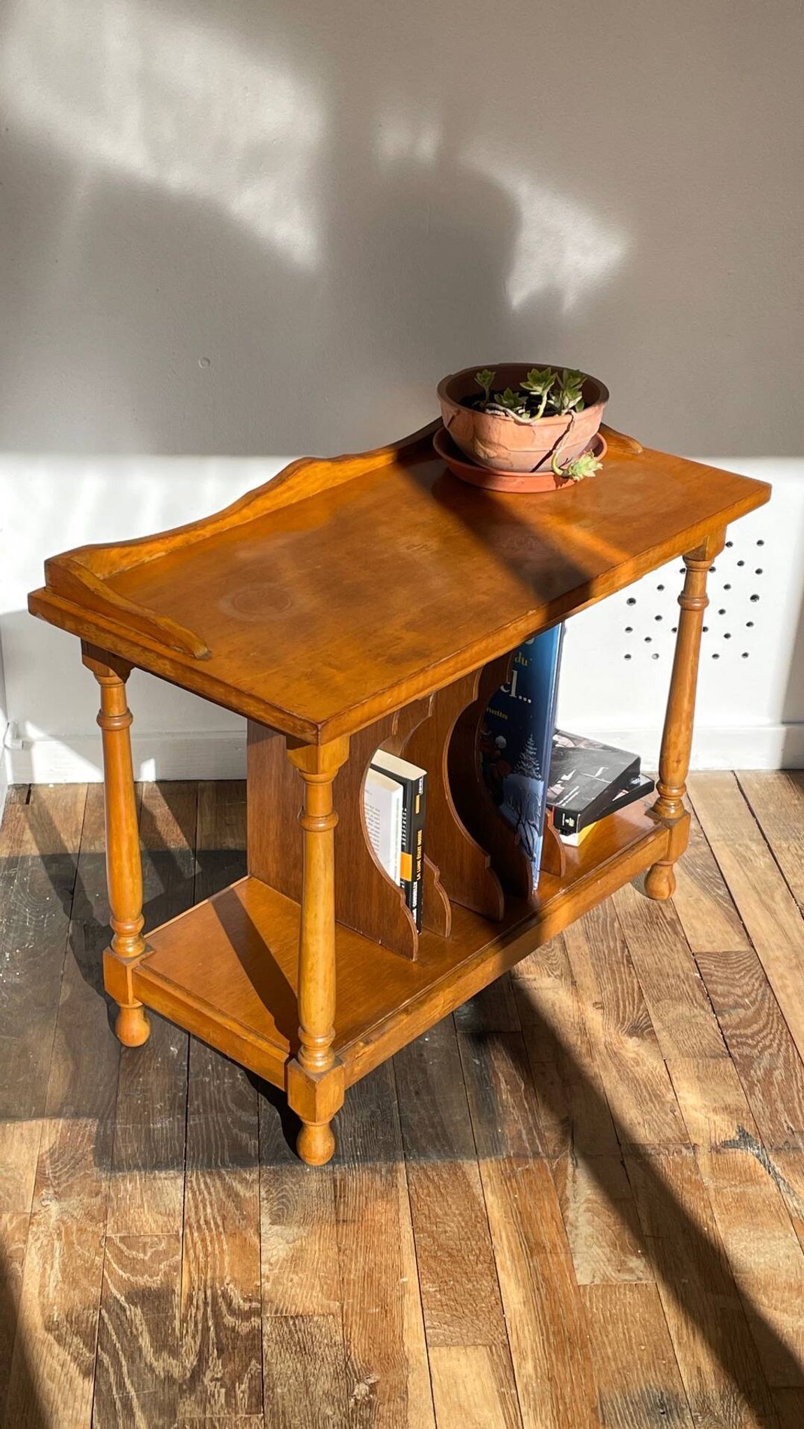 Vintage turntable cabinet