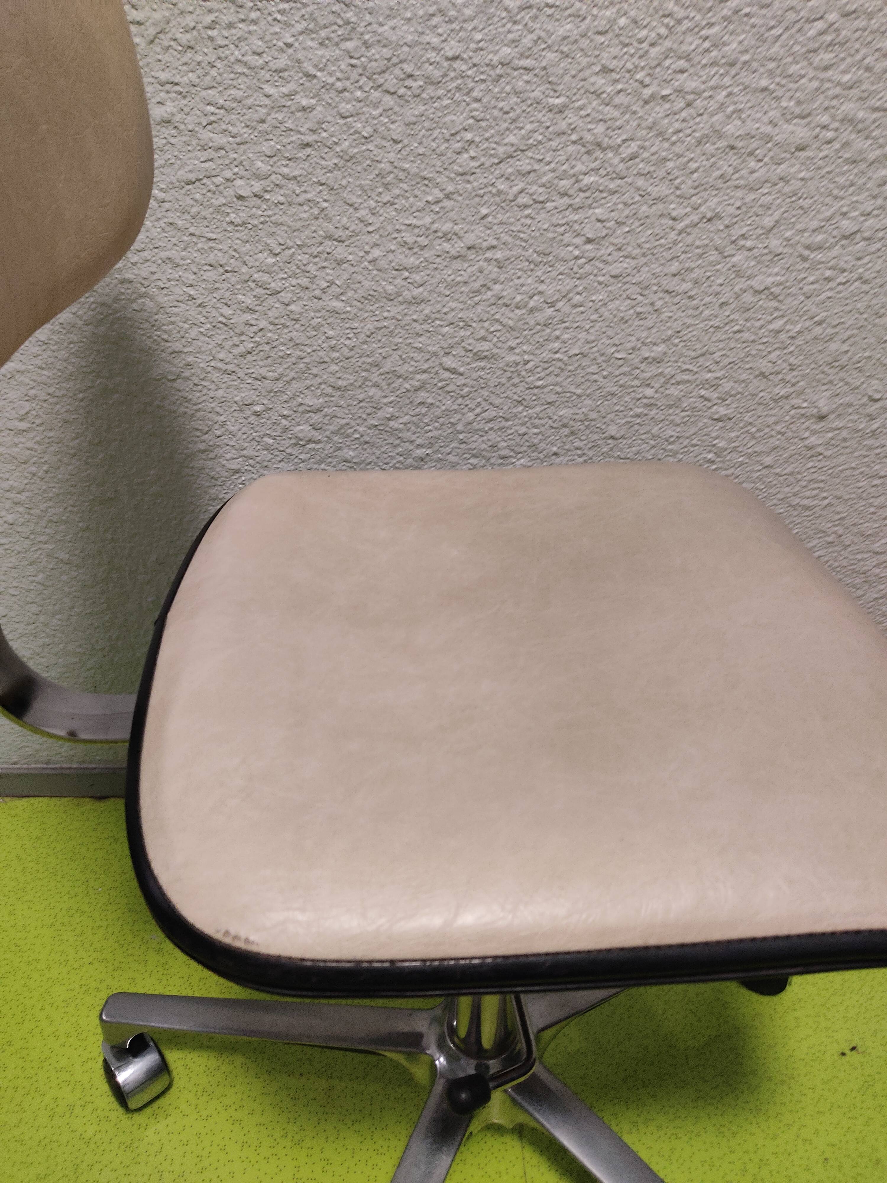 Vintage office chair 1970